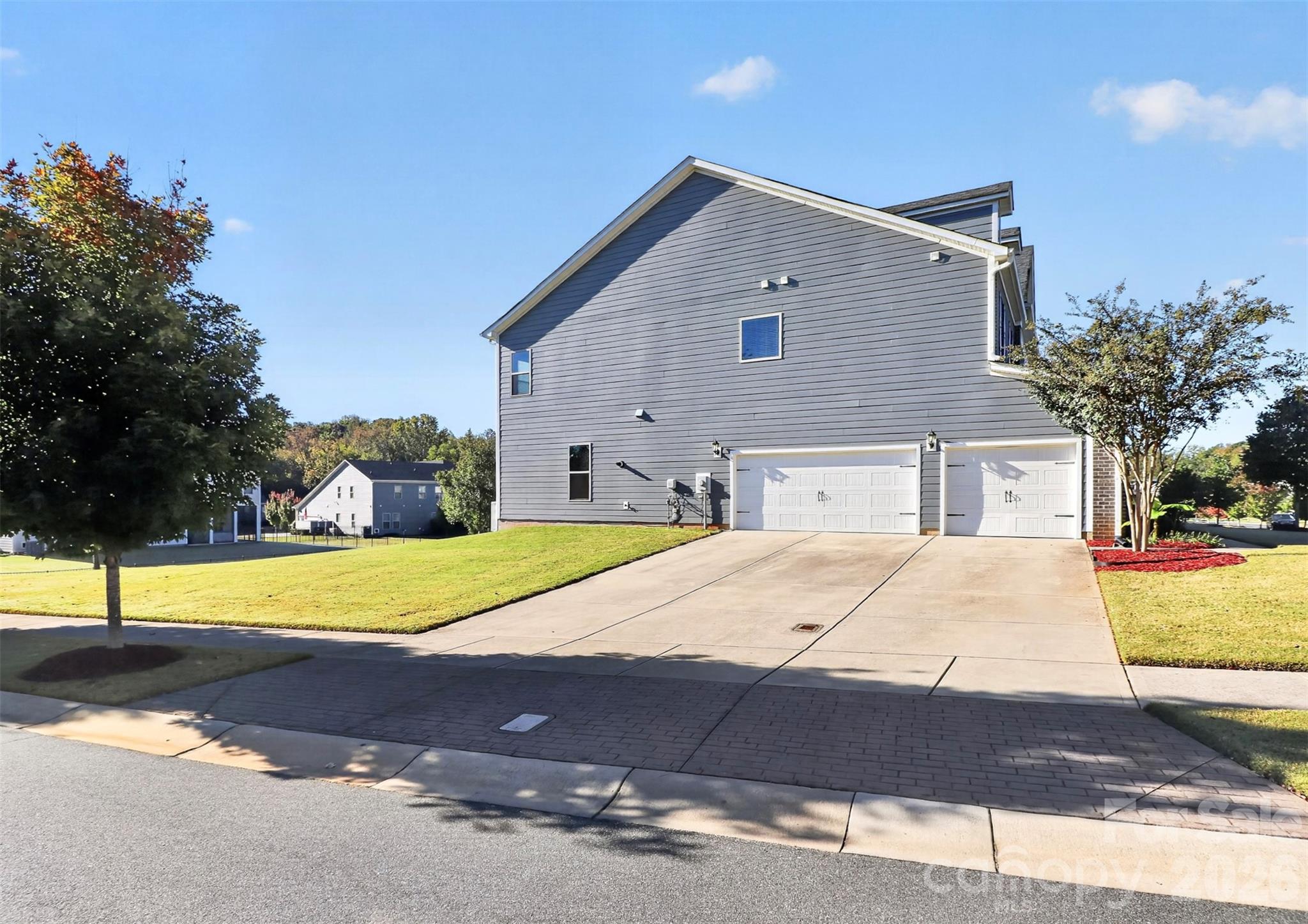 3 car side load garage with extra parking spaces - 16708 Monocacy Boulevard, Huntersville