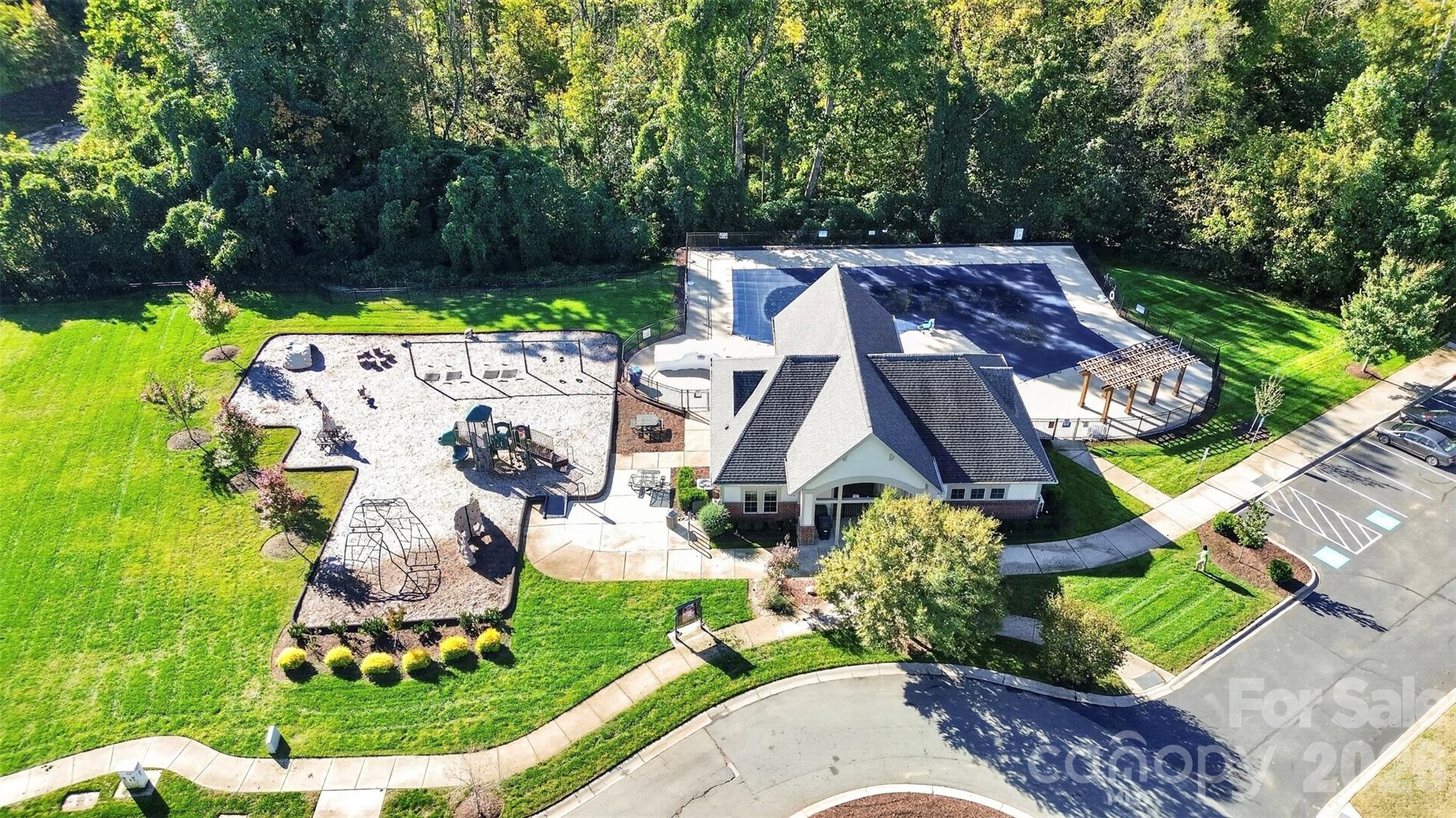 Community pool, clubhouse and playground - 16708 Monocacy Boulevard, Huntersville