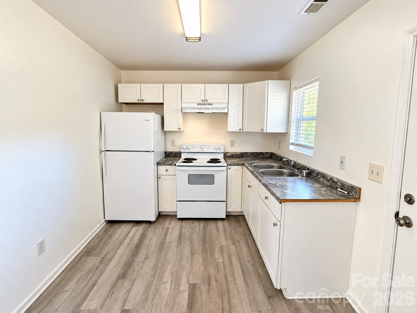 1212 Kitchen - 1212, 1214, 1216, 1218 Alexander Street, Statesville