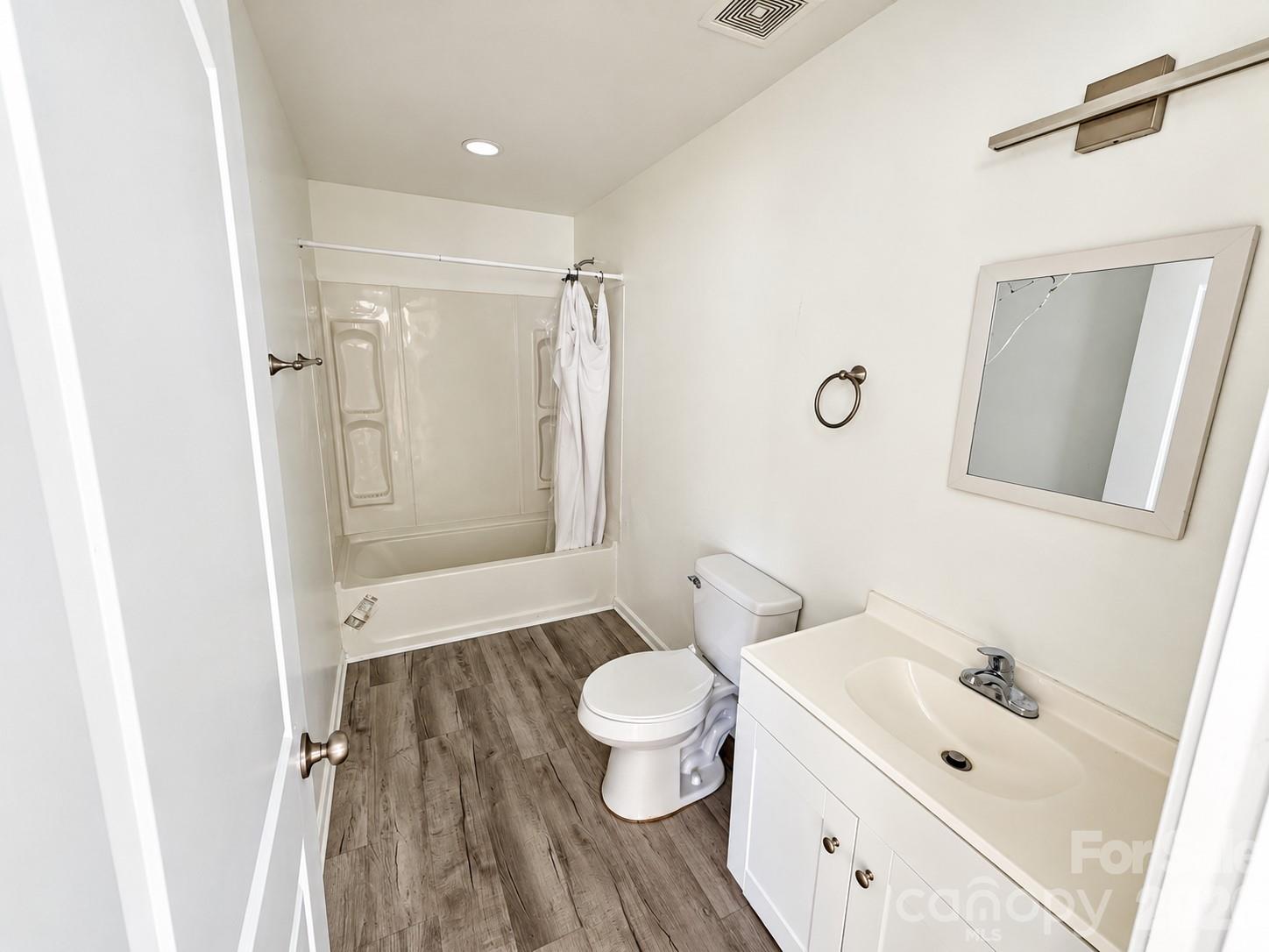 1212 Bathroom - 1212, 1214, 1216, 1218 Alexander Street, Statesville