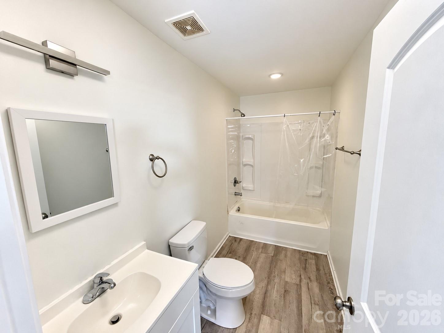 1214 Bathroom - 1212, 1214, 1216, 1218 Alexander Street, Statesville