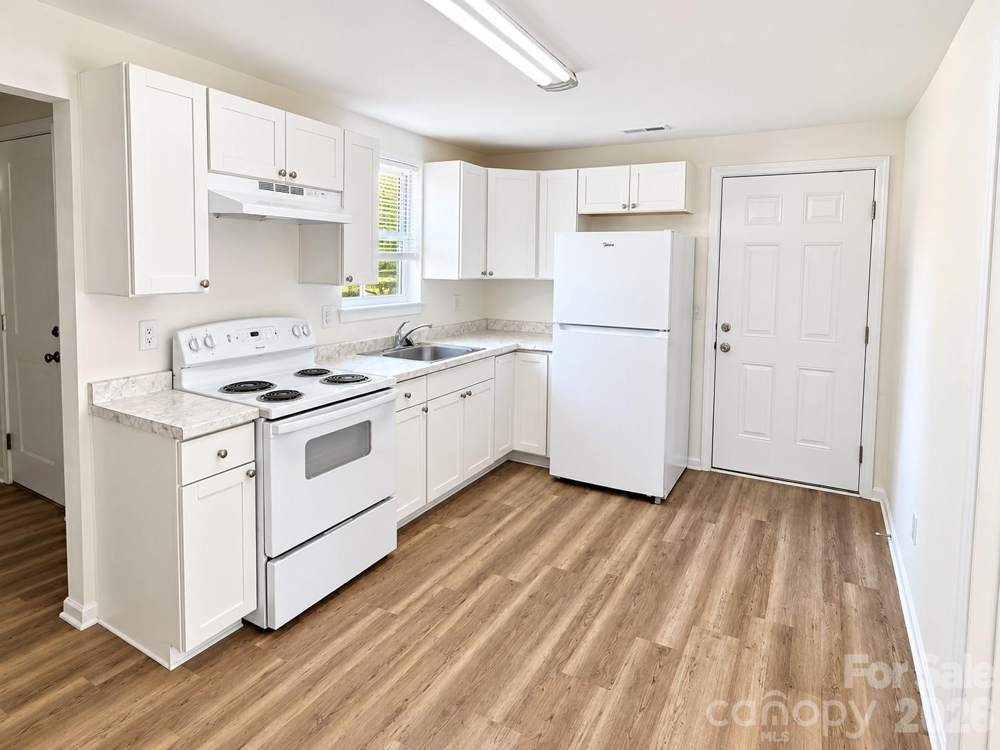Unit B Kitchen - 335 Unit A & Unit B N Oakland Avenue, Statesville