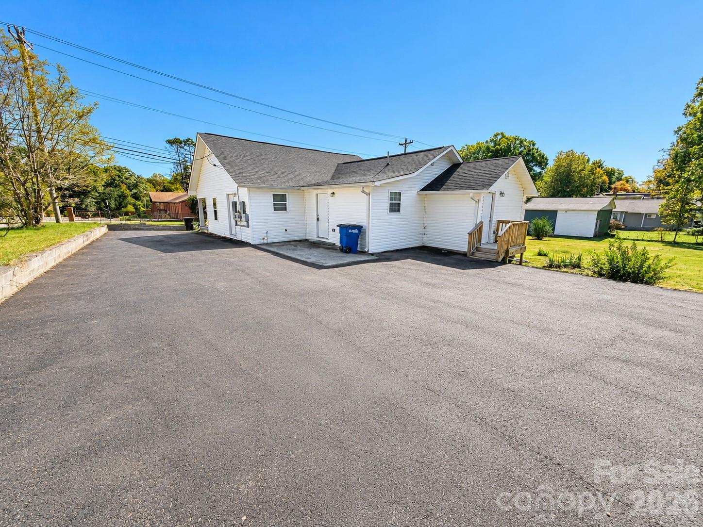 Back parking area - 335 Unit A & Unit B N Oakland Avenue, Statesville