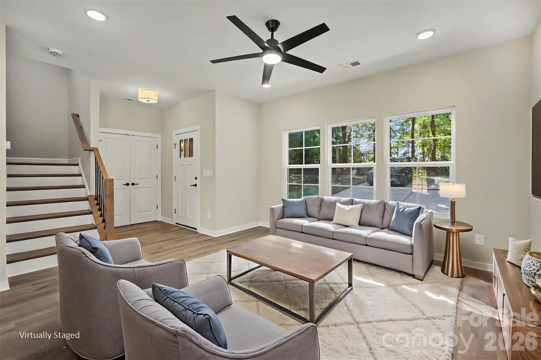 Single Family Residence at 112 E Hilltop Drive, Gastonia, photo 6 of 39