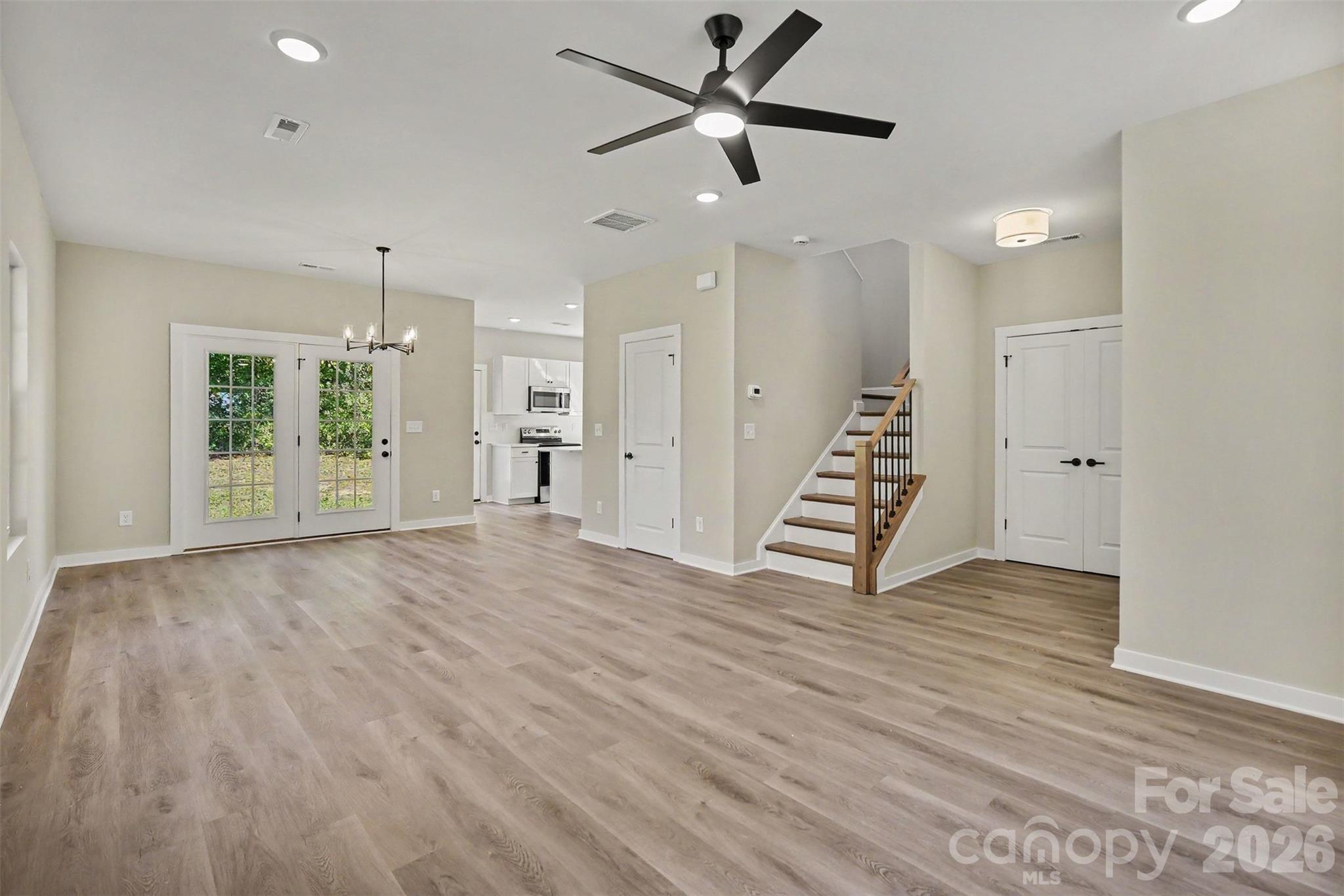 Single Family Residence at 112 E Hilltop Drive, Gastonia, photo 10 of 39