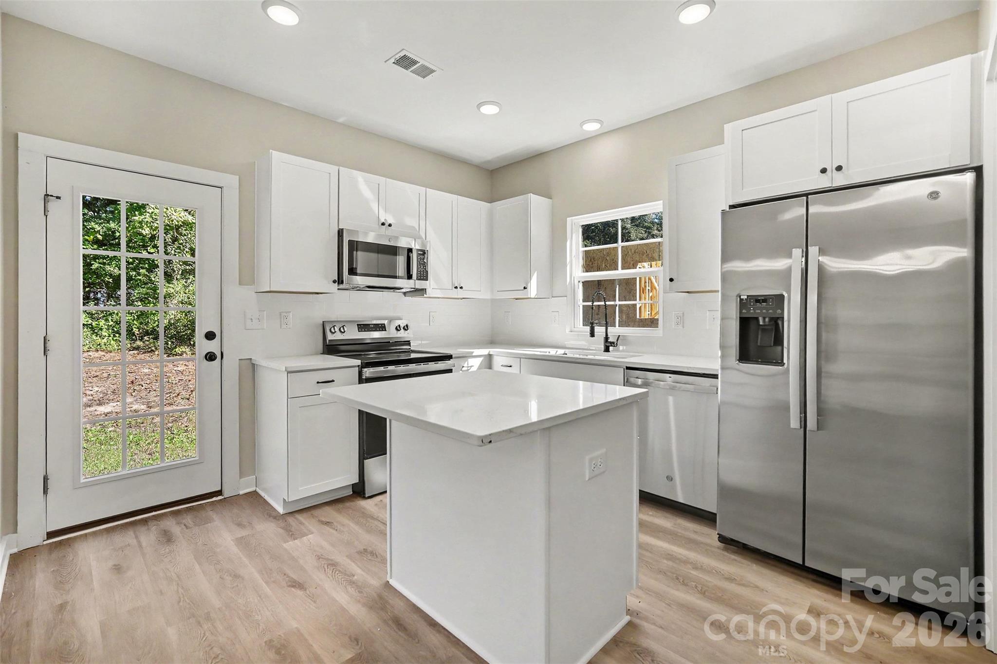 Single Family Residence at 112 E Hilltop Drive, Gastonia, photo 12 of 39