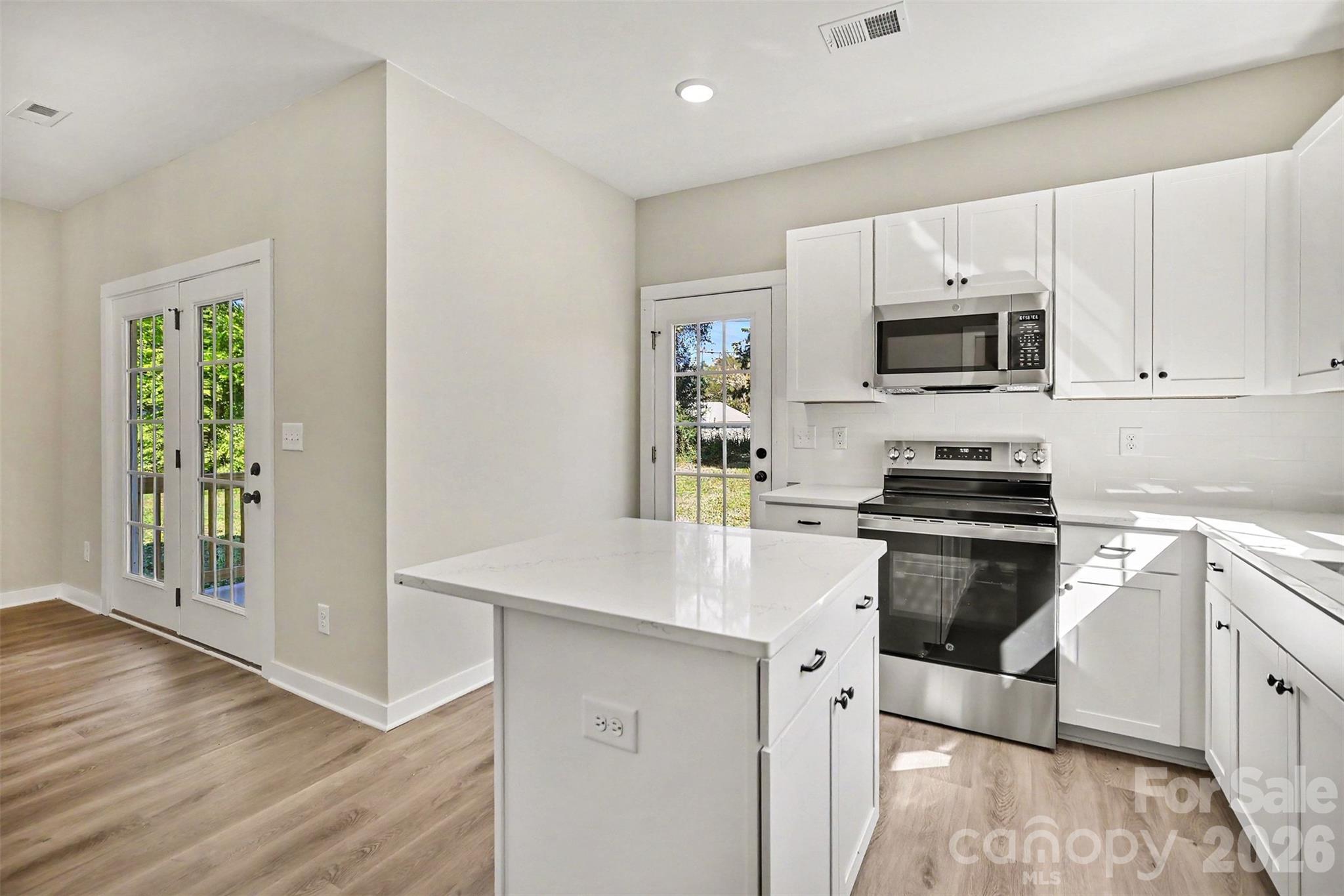 Single Family Residence at 112 E Hilltop Drive, Gastonia, photo 14 of 39