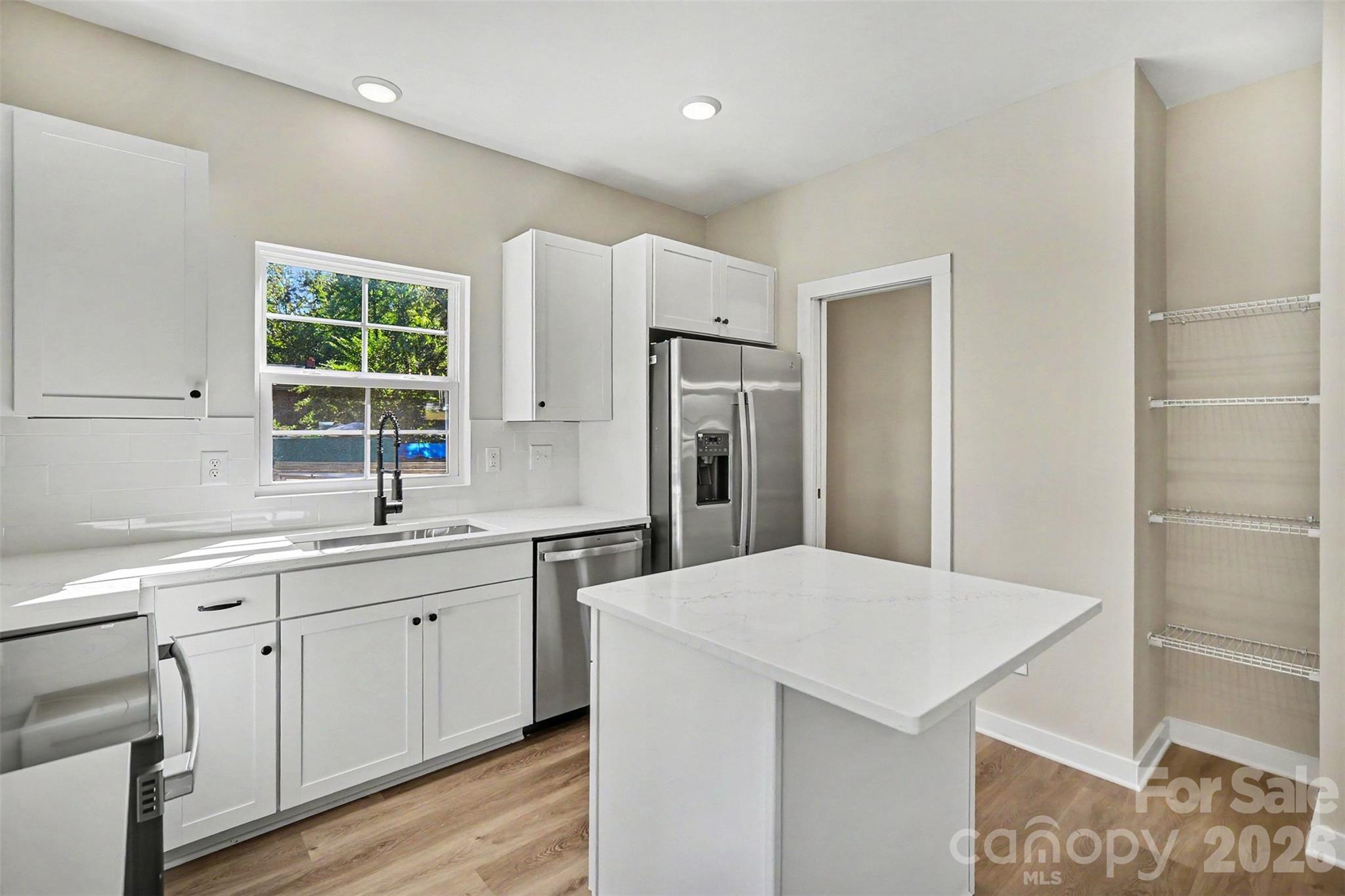 Single Family Residence at 112 E Hilltop Drive, Gastonia, photo 16 of 39