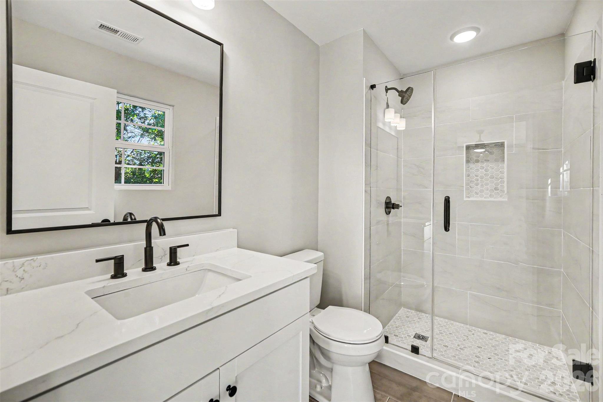 Single Family Residence at 112 E Hilltop Drive, Gastonia, photo 22 of 39