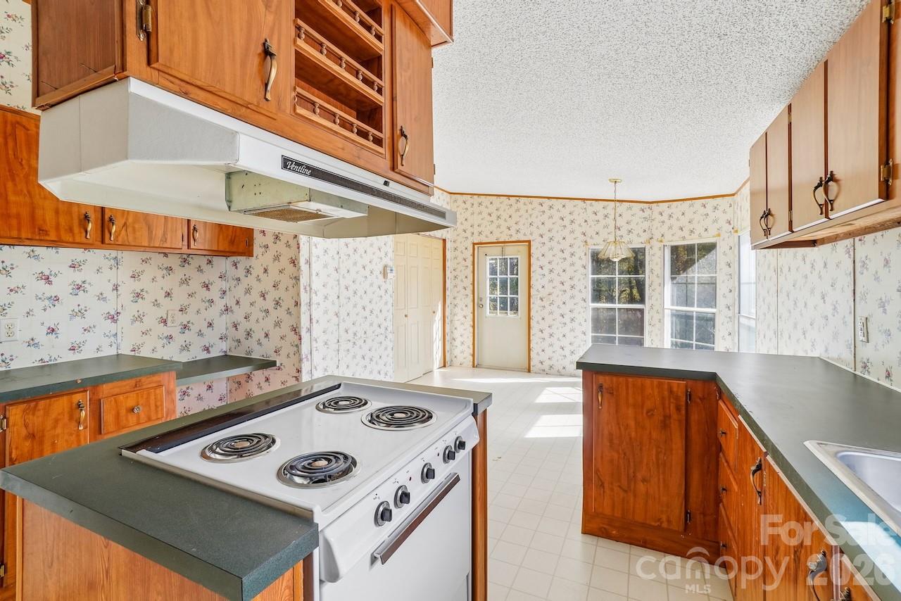 Single Family Residence at 31 White Cedar Drive, Weaverville, photo 15 of 45