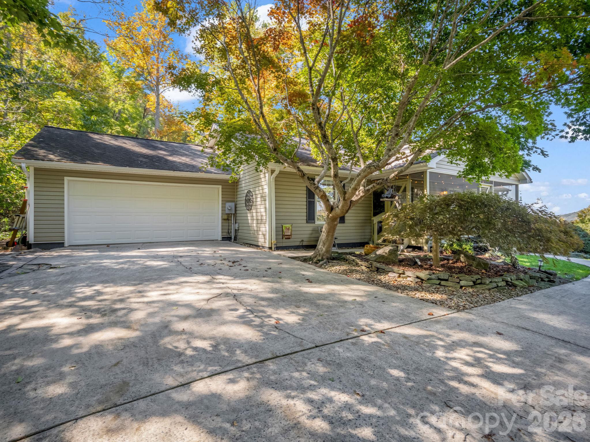 Two Car Garage - 178 Hilltop View Drive, Fletcher