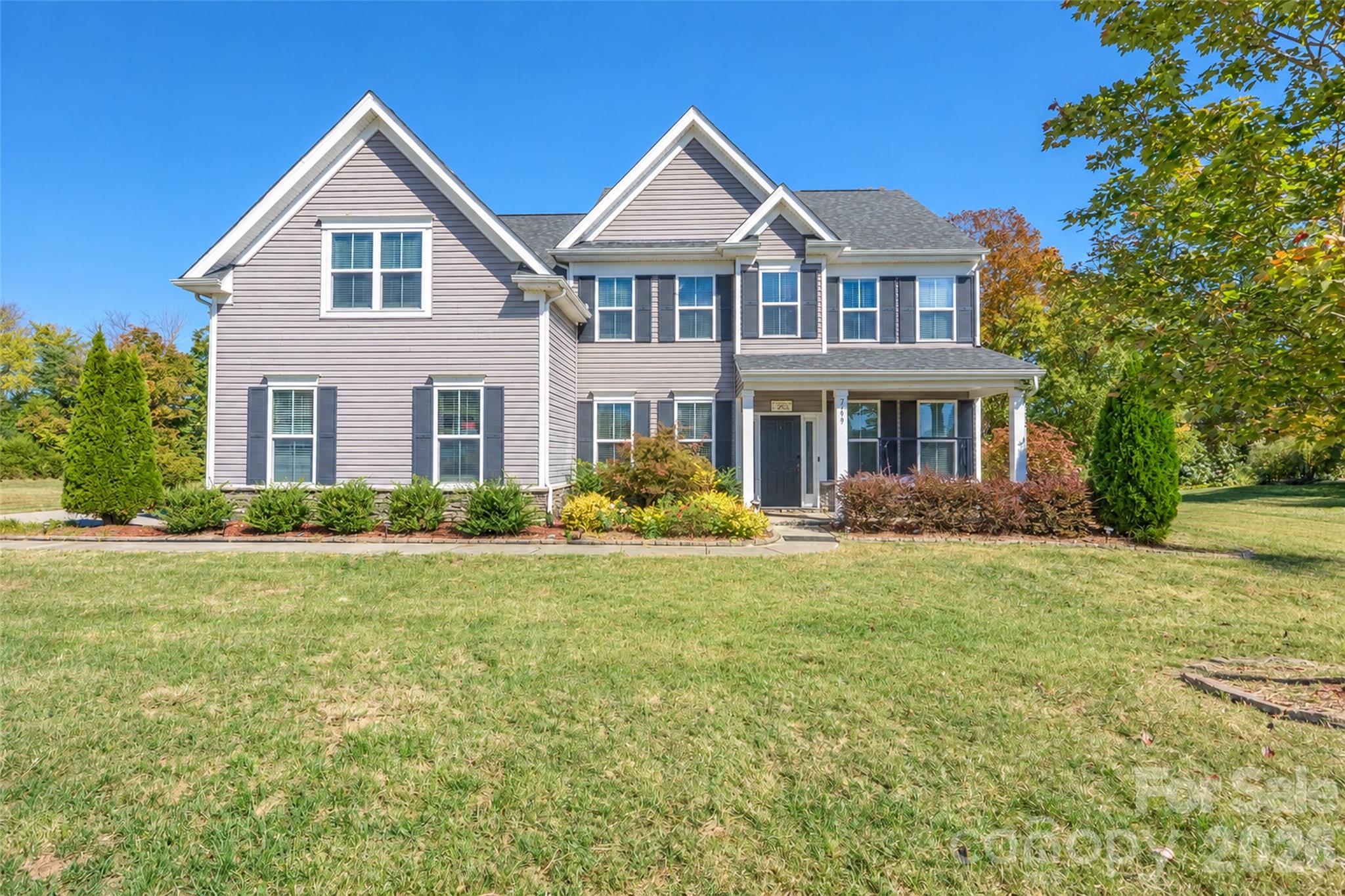 Single Family Residence at 7199 Old Valley Way, Harrisburg, photo 3 of 45