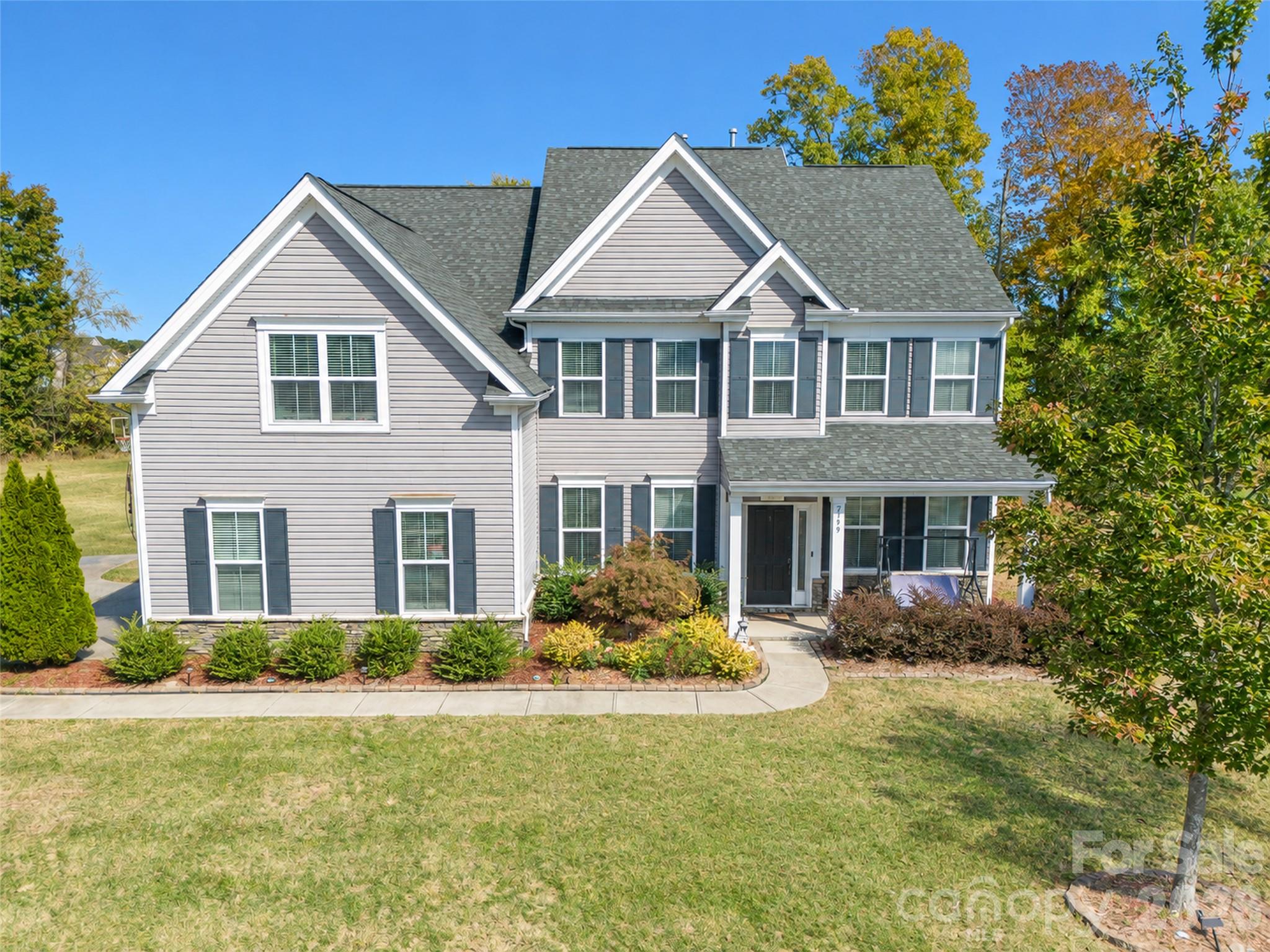 Single Family Residence at 7199 Old Valley Way, Harrisburg, photo 4 of 45