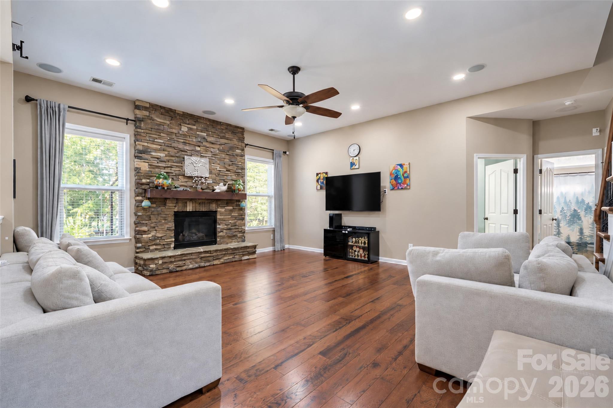 Single Family Residence at 7199 Old Valley Way, Harrisburg, photo 19 of 45