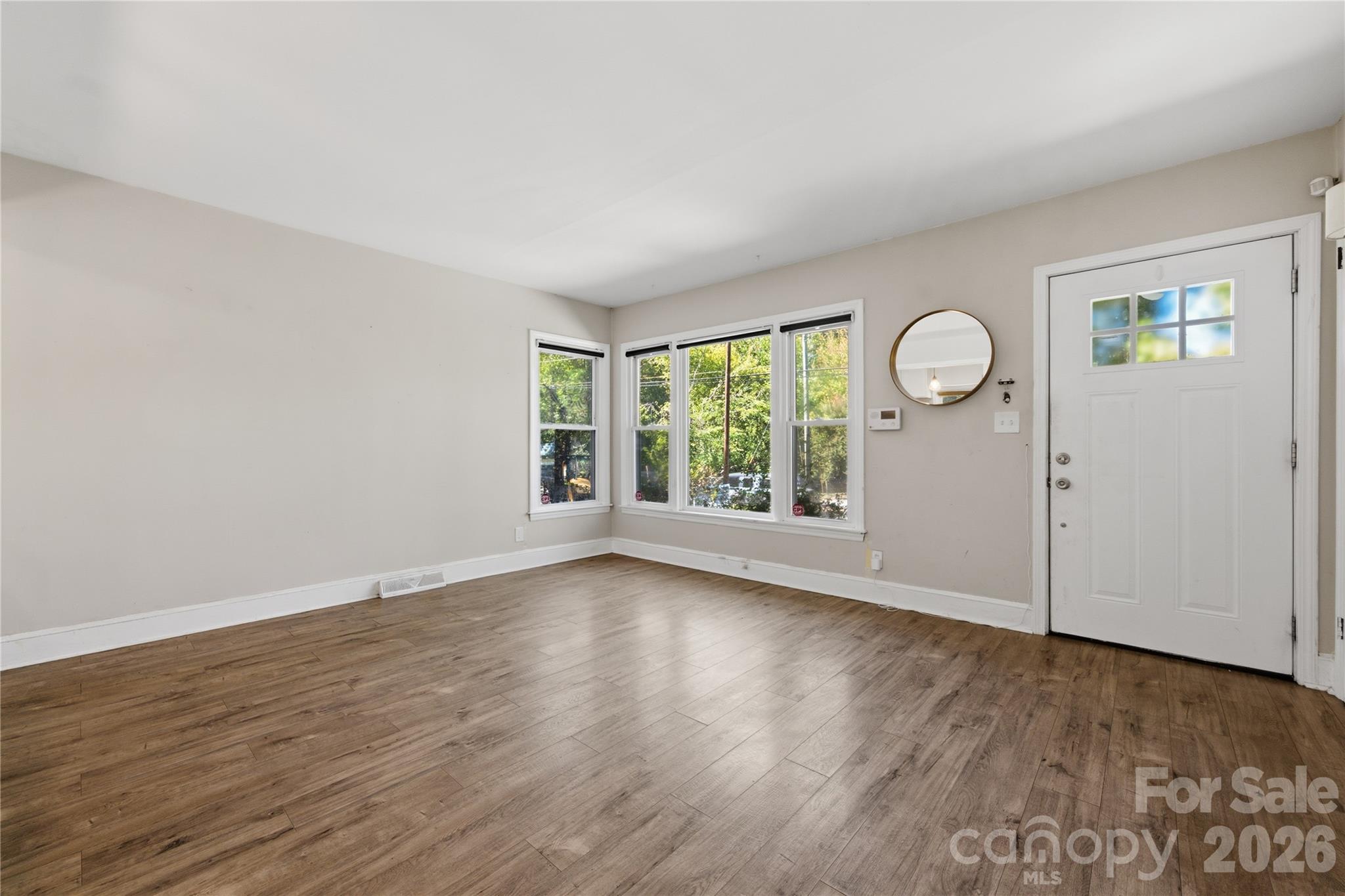 Single Family Residence at 3900 Tipperary Place, Charlotte, photo 3 of 26