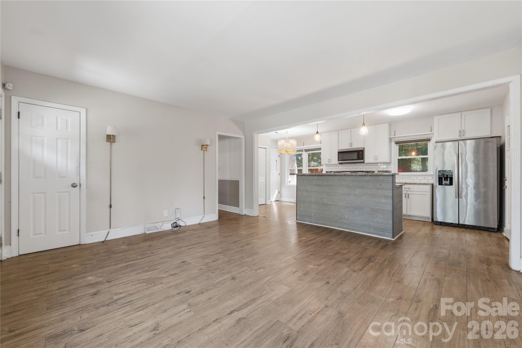 Single Family Residence at 3900 Tipperary Place, Charlotte, photo 5 of 26