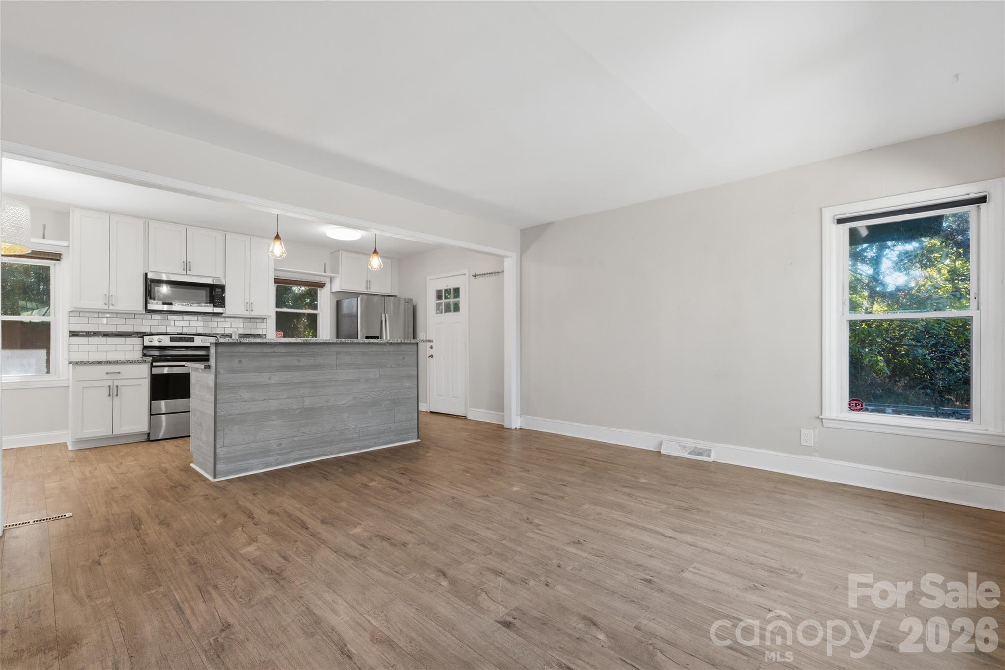 Single Family Residence at 3900 Tipperary Place, Charlotte, photo 6 of 26