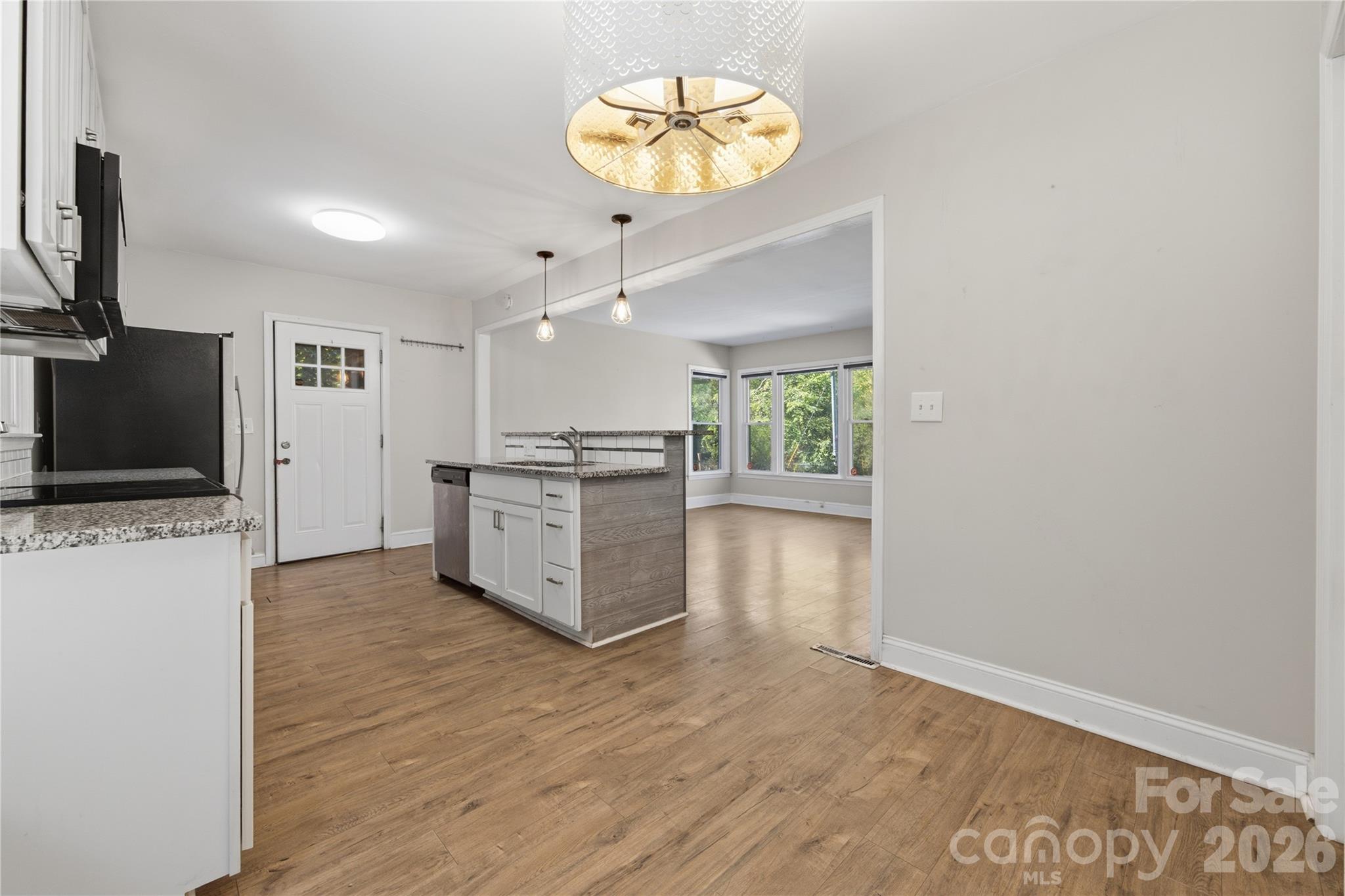 Single Family Residence at 3900 Tipperary Place, Charlotte, photo 10 of 26
