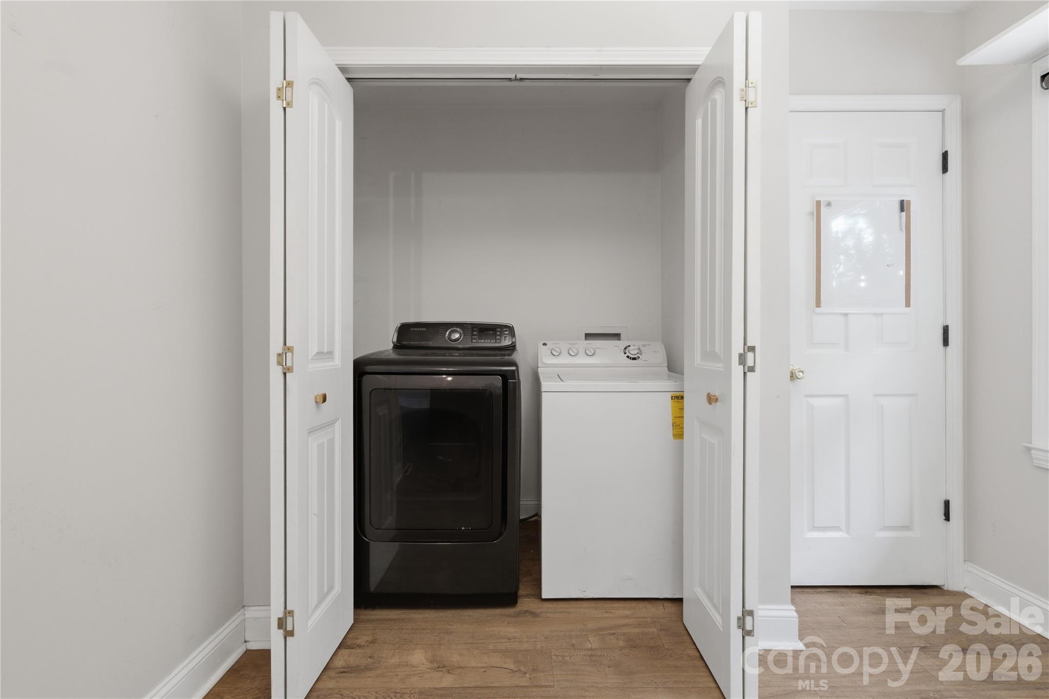 Single Family Residence at 3900 Tipperary Place, Charlotte, photo 11 of 26