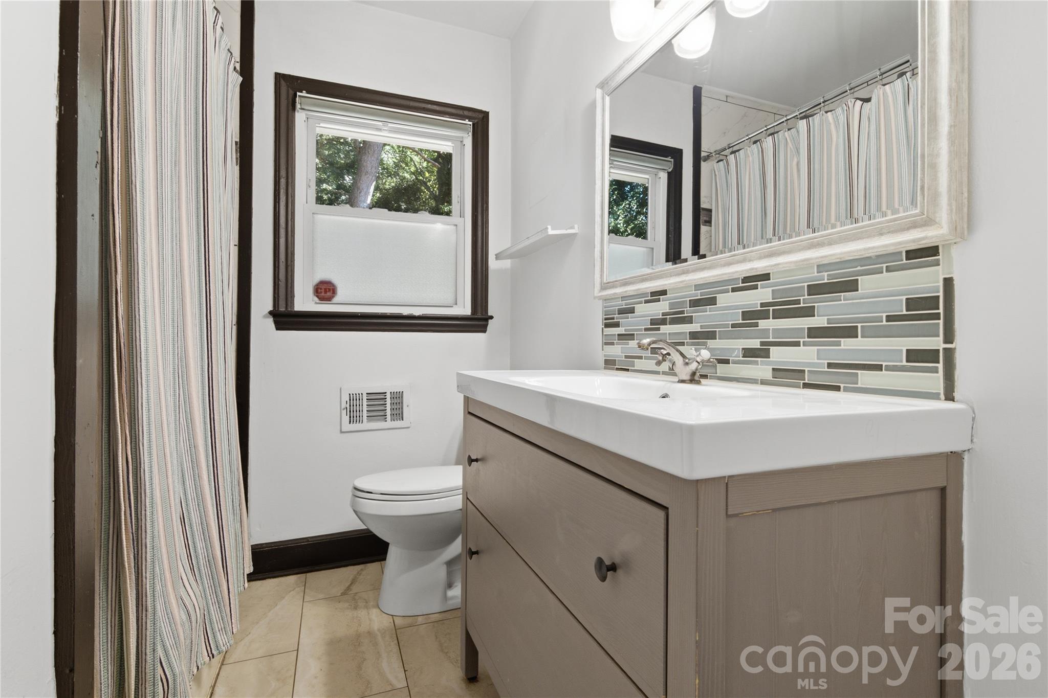 Single Family Residence at 3900 Tipperary Place, Charlotte, photo 14 of 26