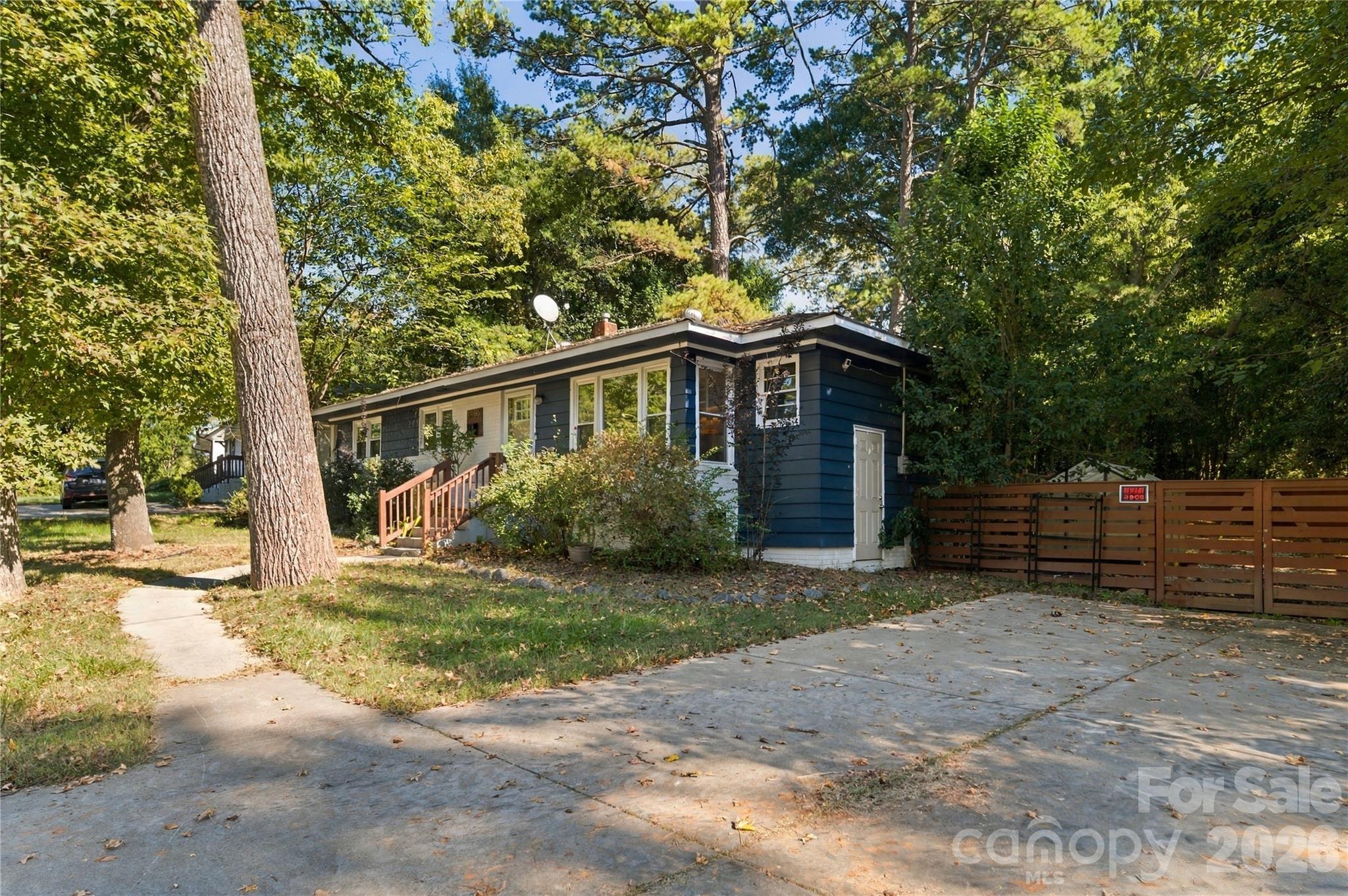Single Family Residence at 3900 Tipperary Place, Charlotte, photo 25 of 26