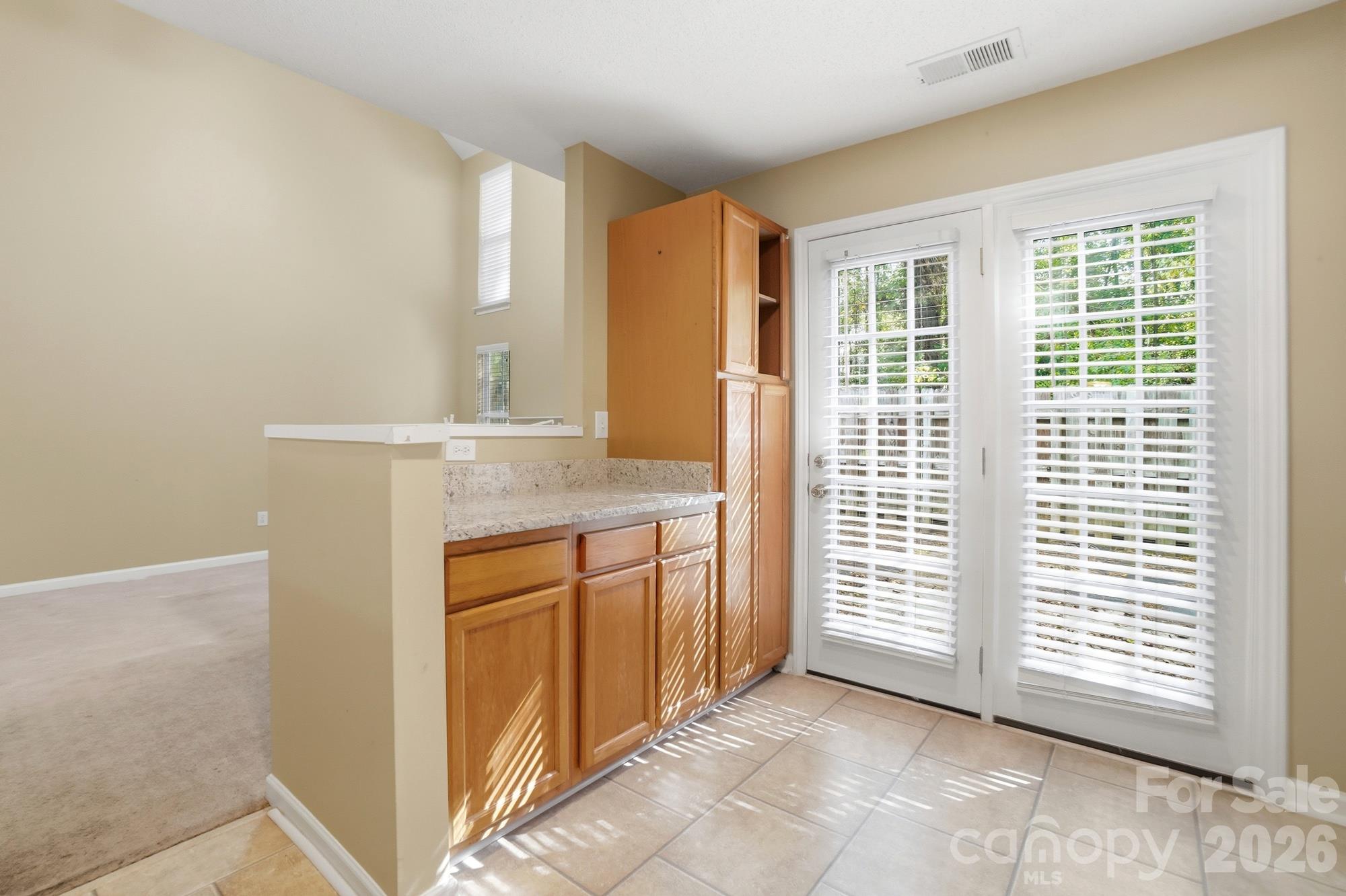 Kitcheb - 2034 University Heights Lane, Charlotte