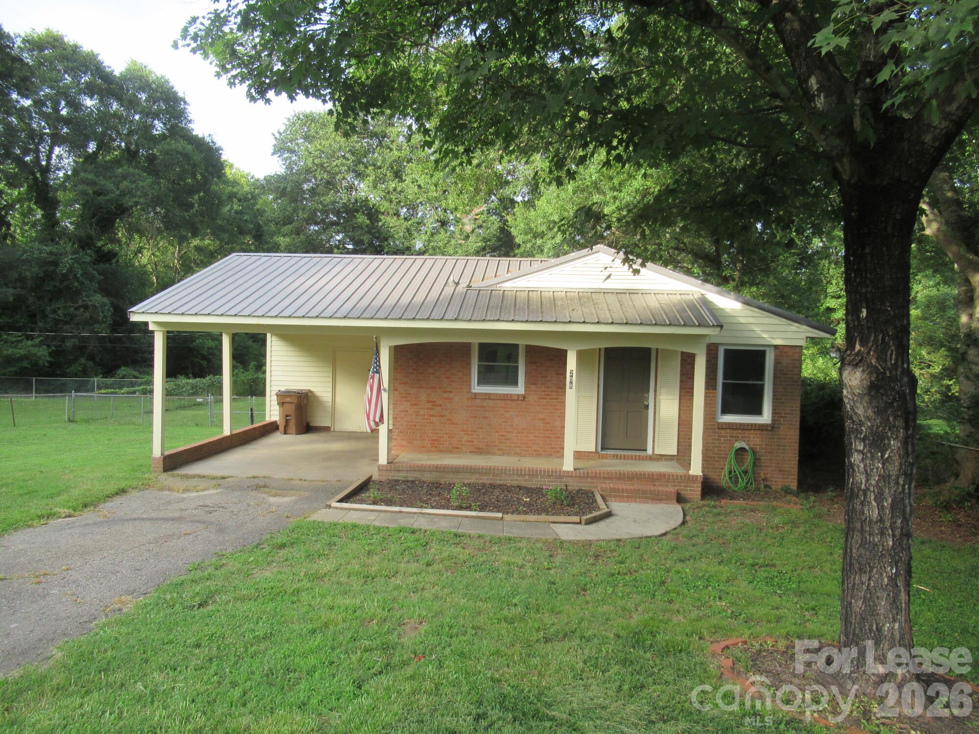 208 Crescent Court