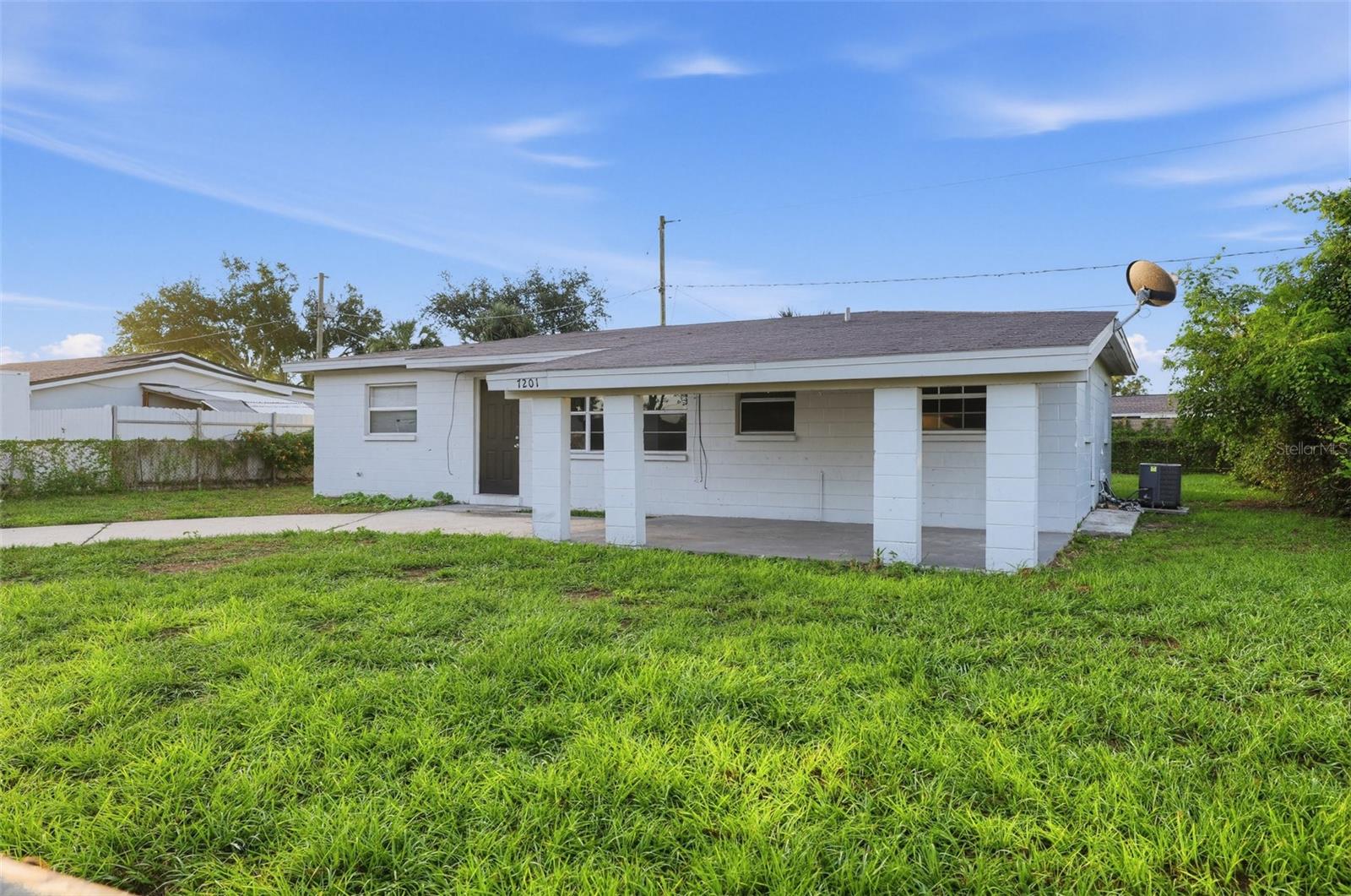 Single Family Residence at 7201 KINGSTON DR, TAMPA, photo 2 of 31