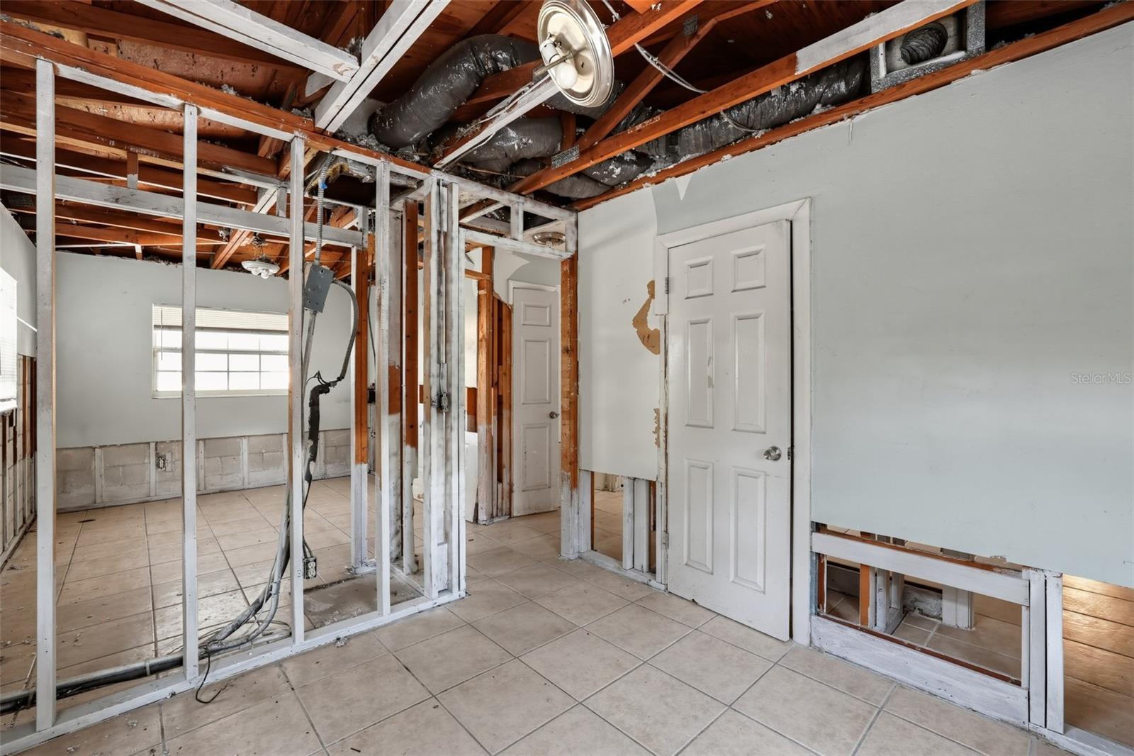 Single Family Residence at 7201 KINGSTON DR, TAMPA, photo 14 of 31