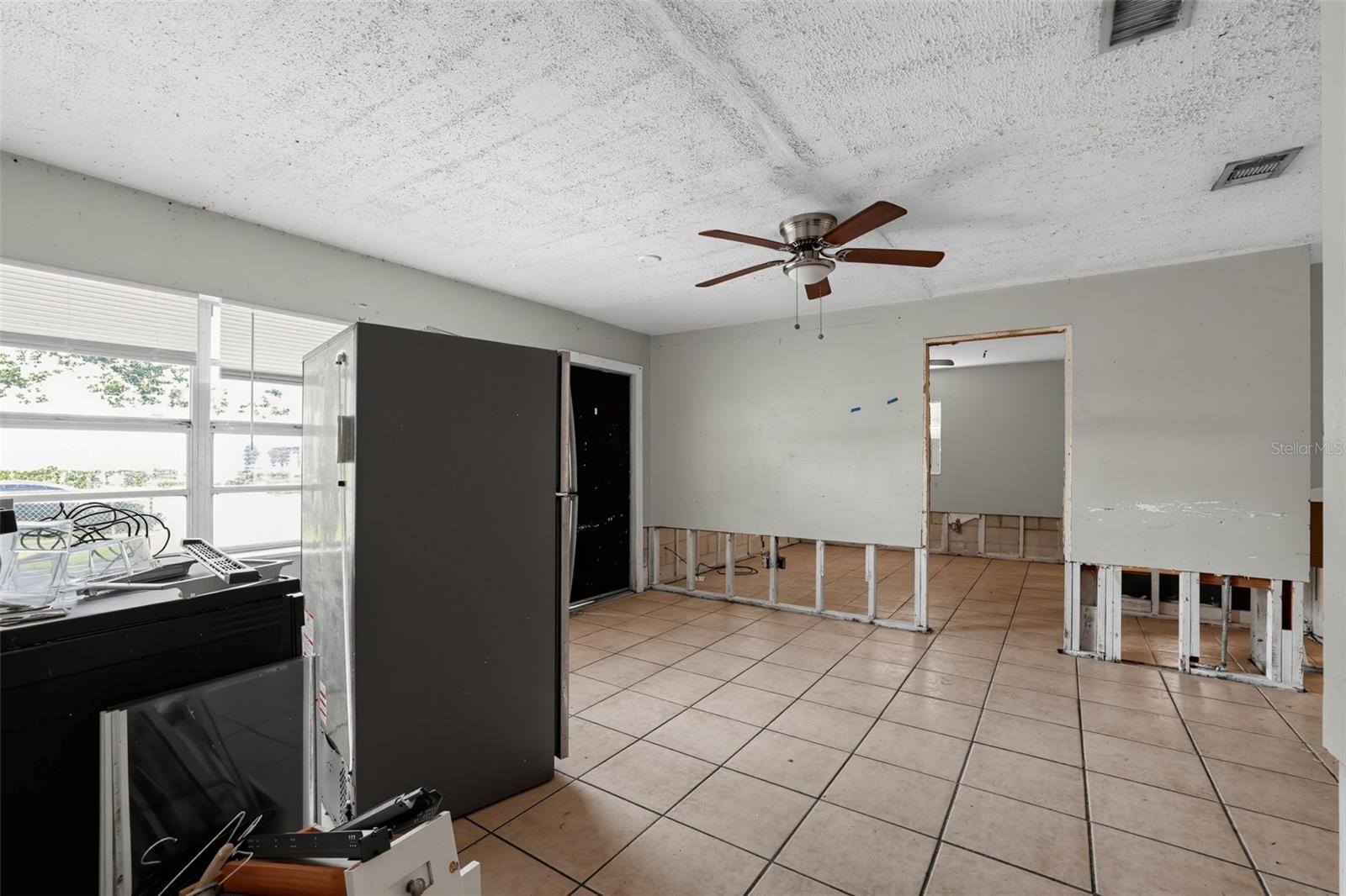 Single Family Residence at 7201 KINGSTON DR, TAMPA, photo 6 of 31
