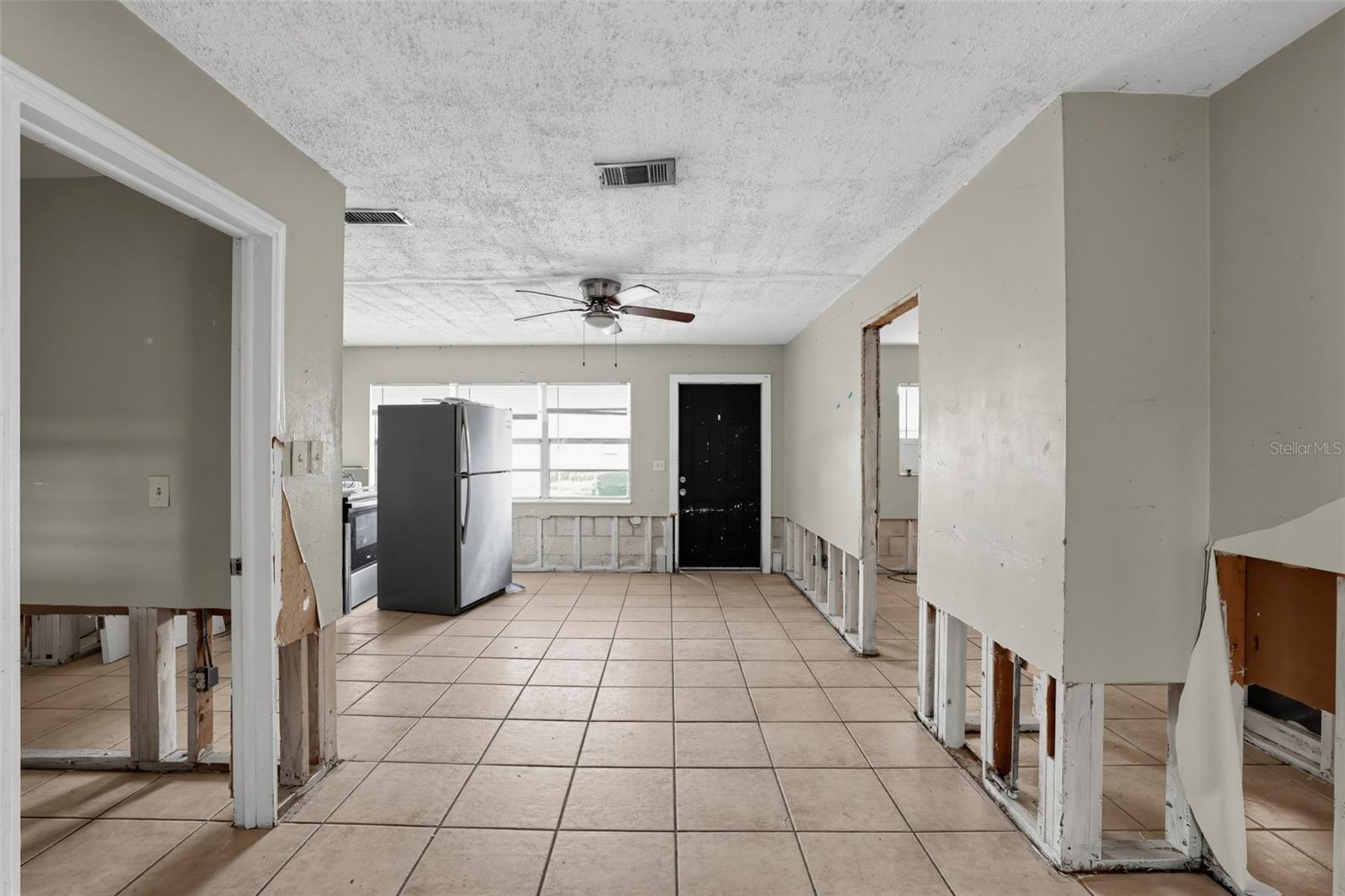 Single Family Residence at 7201 KINGSTON DR, TAMPA, photo 13 of 31
