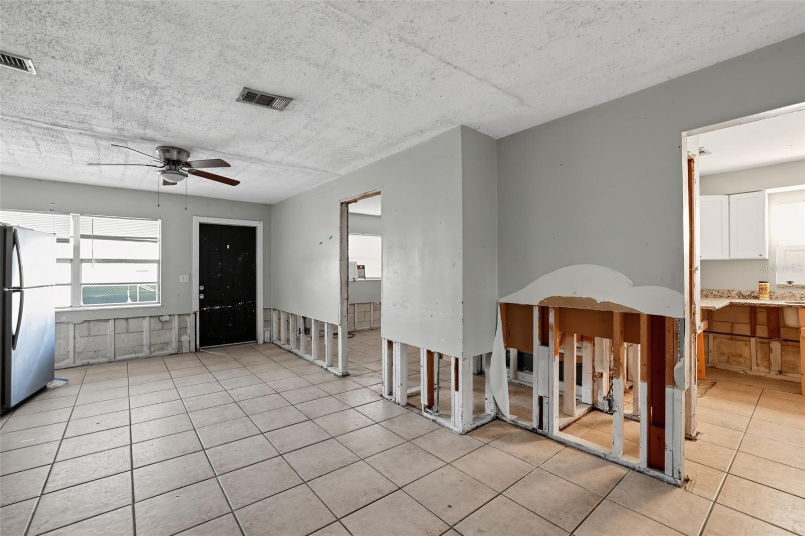 Single Family Residence at 7201 KINGSTON DR, TAMPA, photo 7 of 31