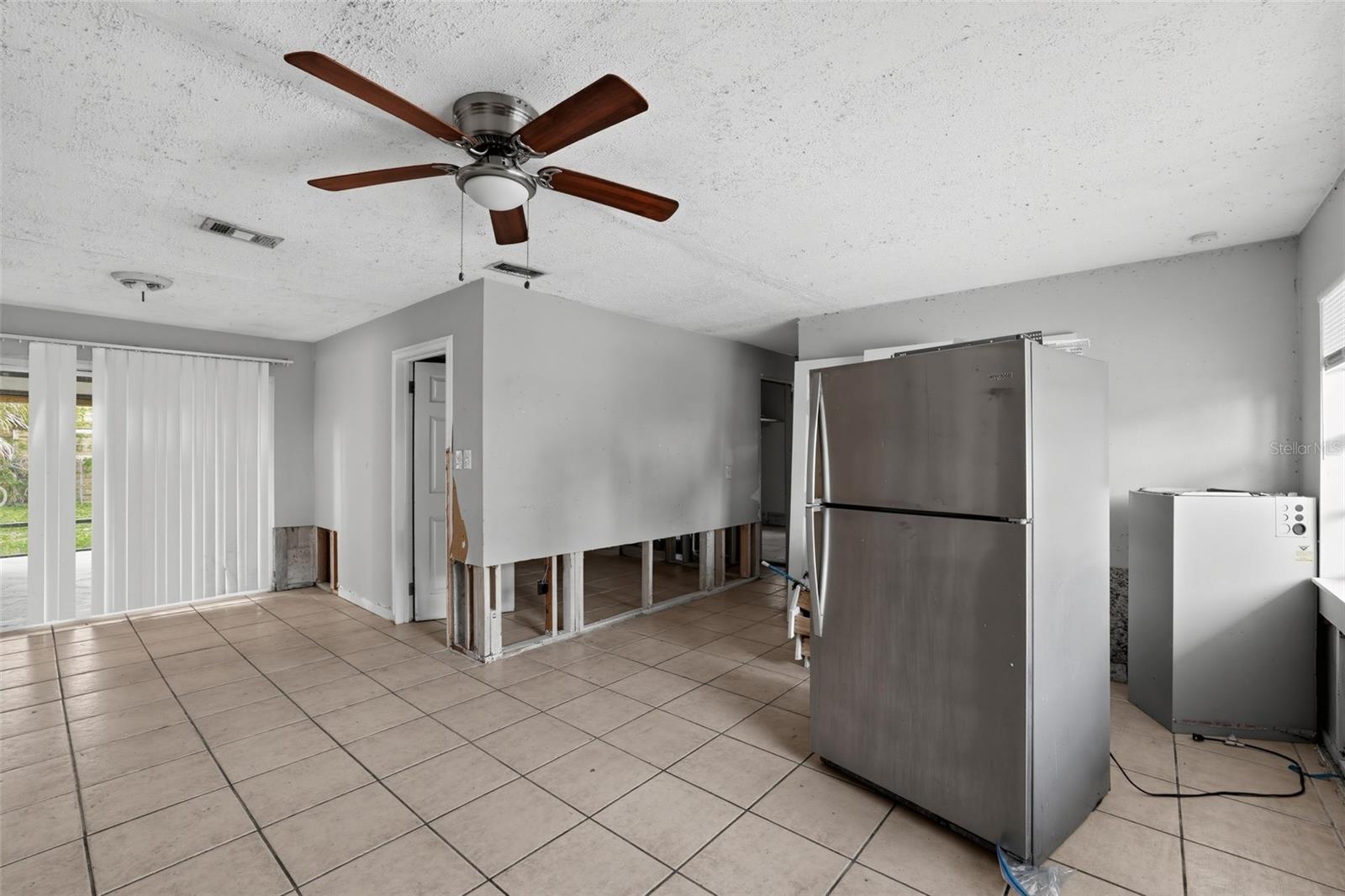Single Family Residence at 7201 KINGSTON DR, TAMPA, photo 8 of 31