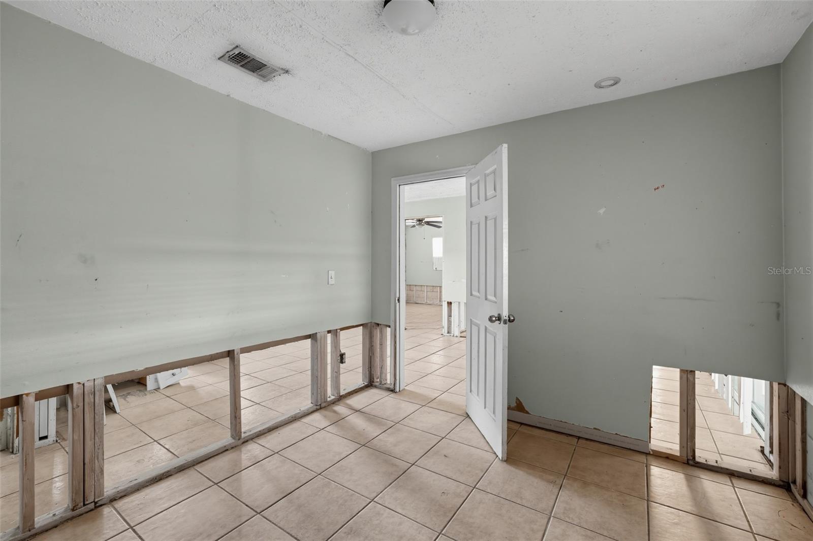 Single Family Residence at 7201 KINGSTON DR, TAMPA, photo 19 of 31