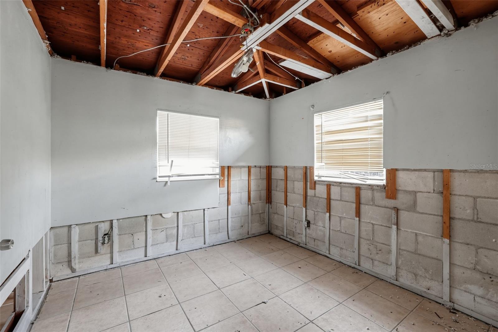 Single Family Residence at 7201 KINGSTON DR, TAMPA, photo 17 of 31