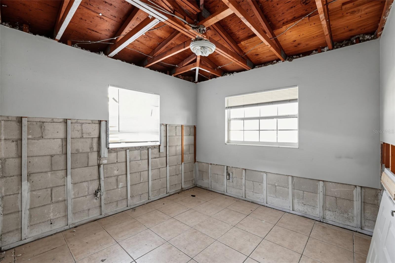 Single Family Residence at 7201 KINGSTON DR, TAMPA, photo 16 of 31