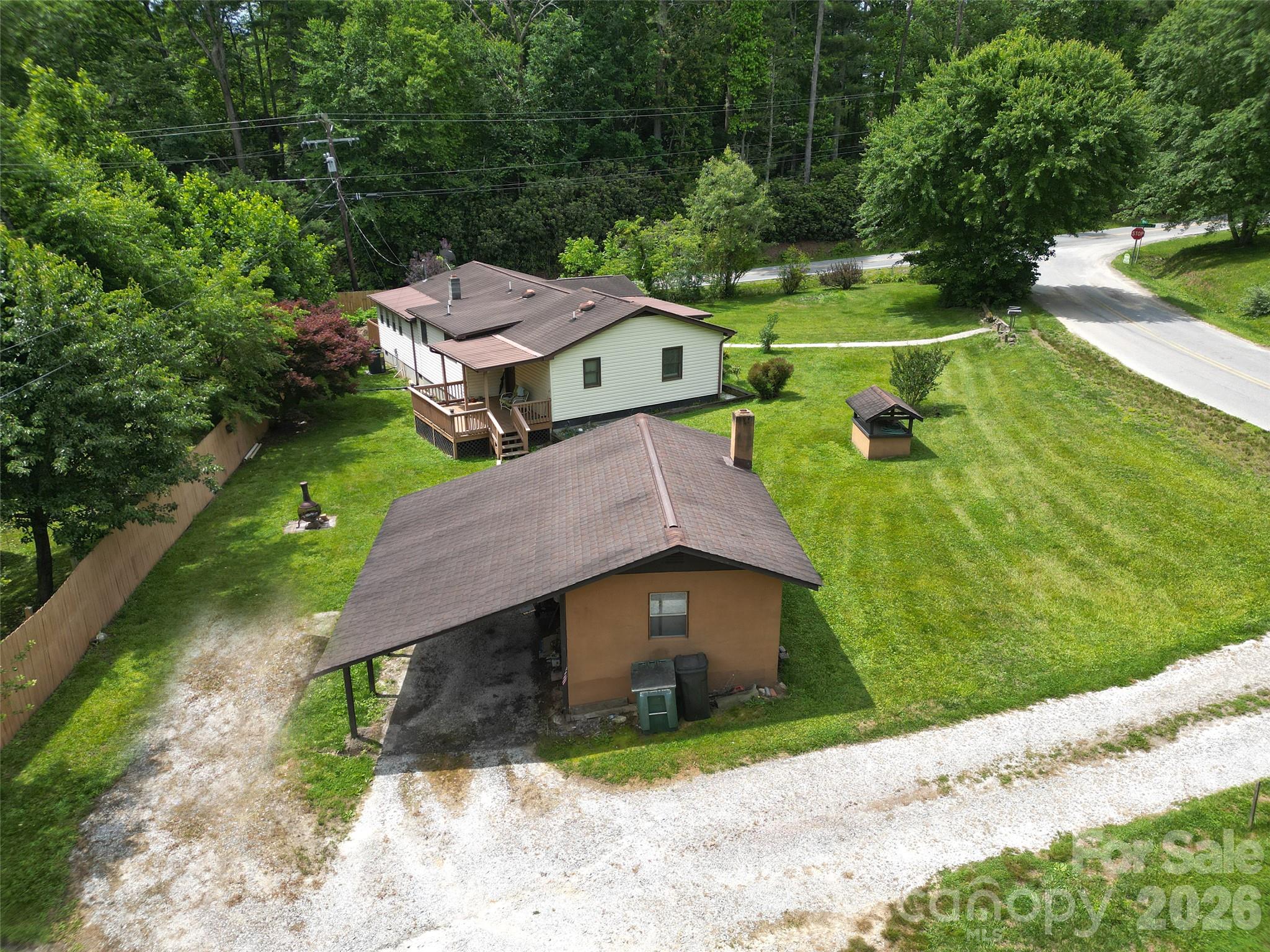 Driveway into the property. - 22 McMinn Road, Hendersonville
