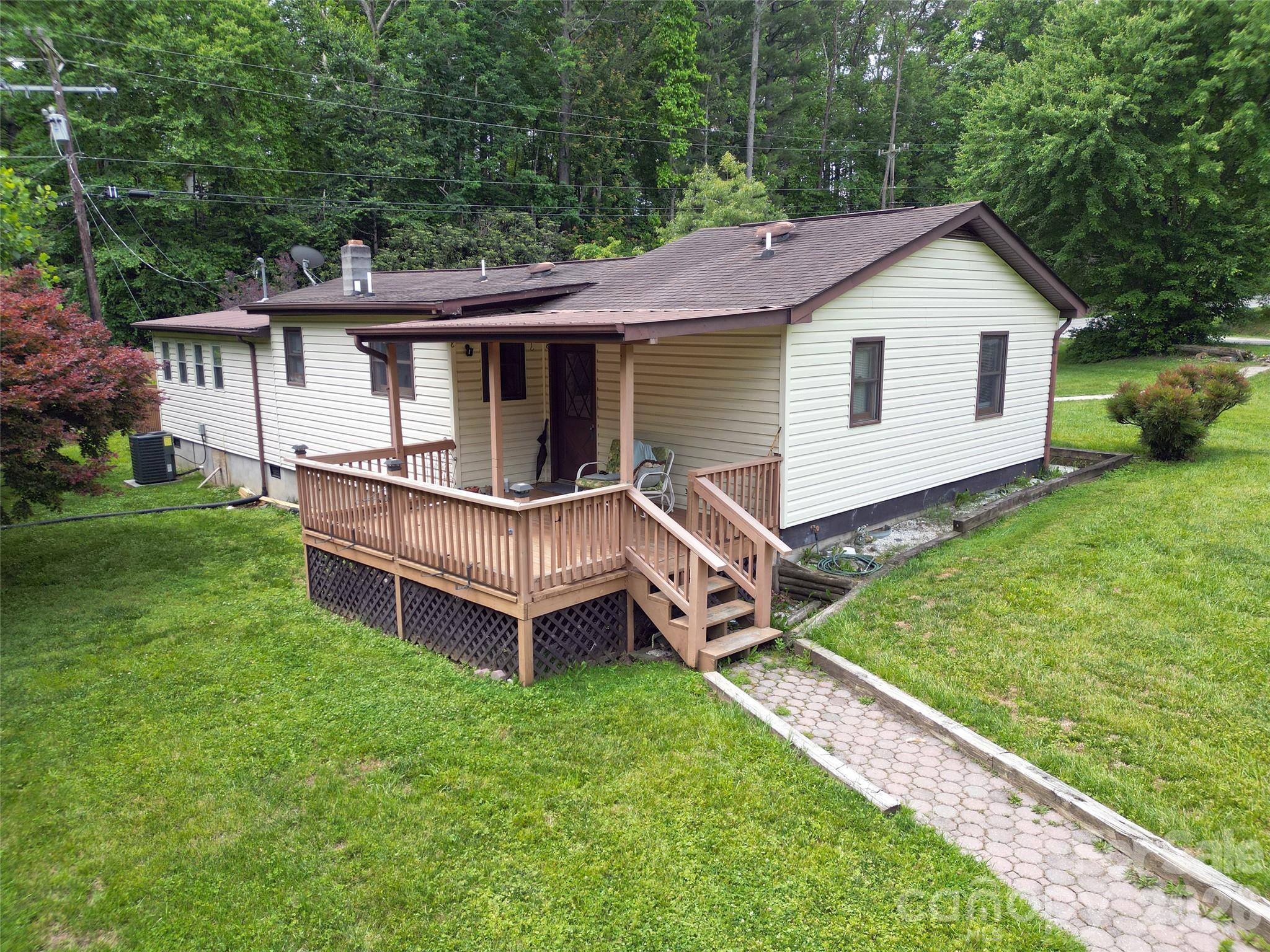 Back porch and back entrance way. - 22 McMinn Road, Hendersonville