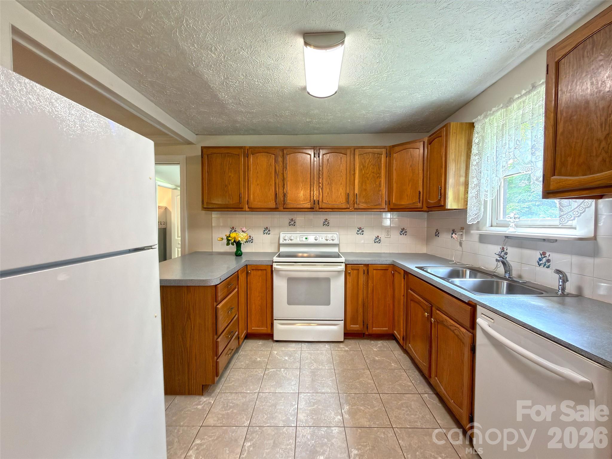 Kitchen. - 22 McMinn Road, Hendersonville