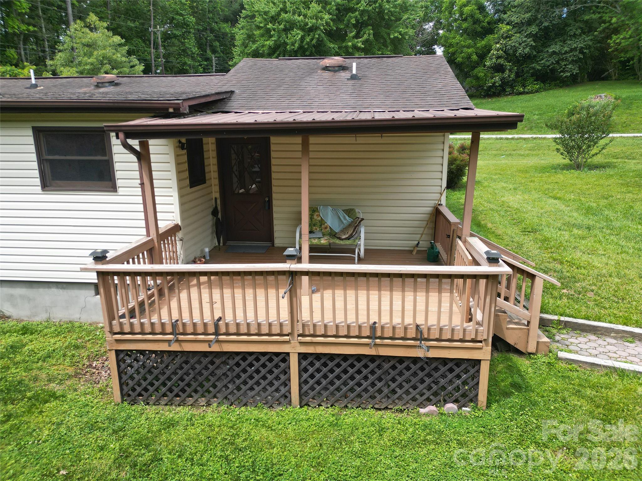 Back Porch. - 22 McMinn Road, Hendersonville