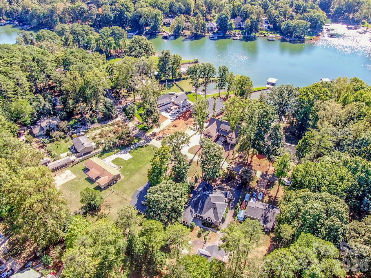Lovely Lake Norman neighborhood just off exit 33 - 351 Catalina Drive, Mooresville