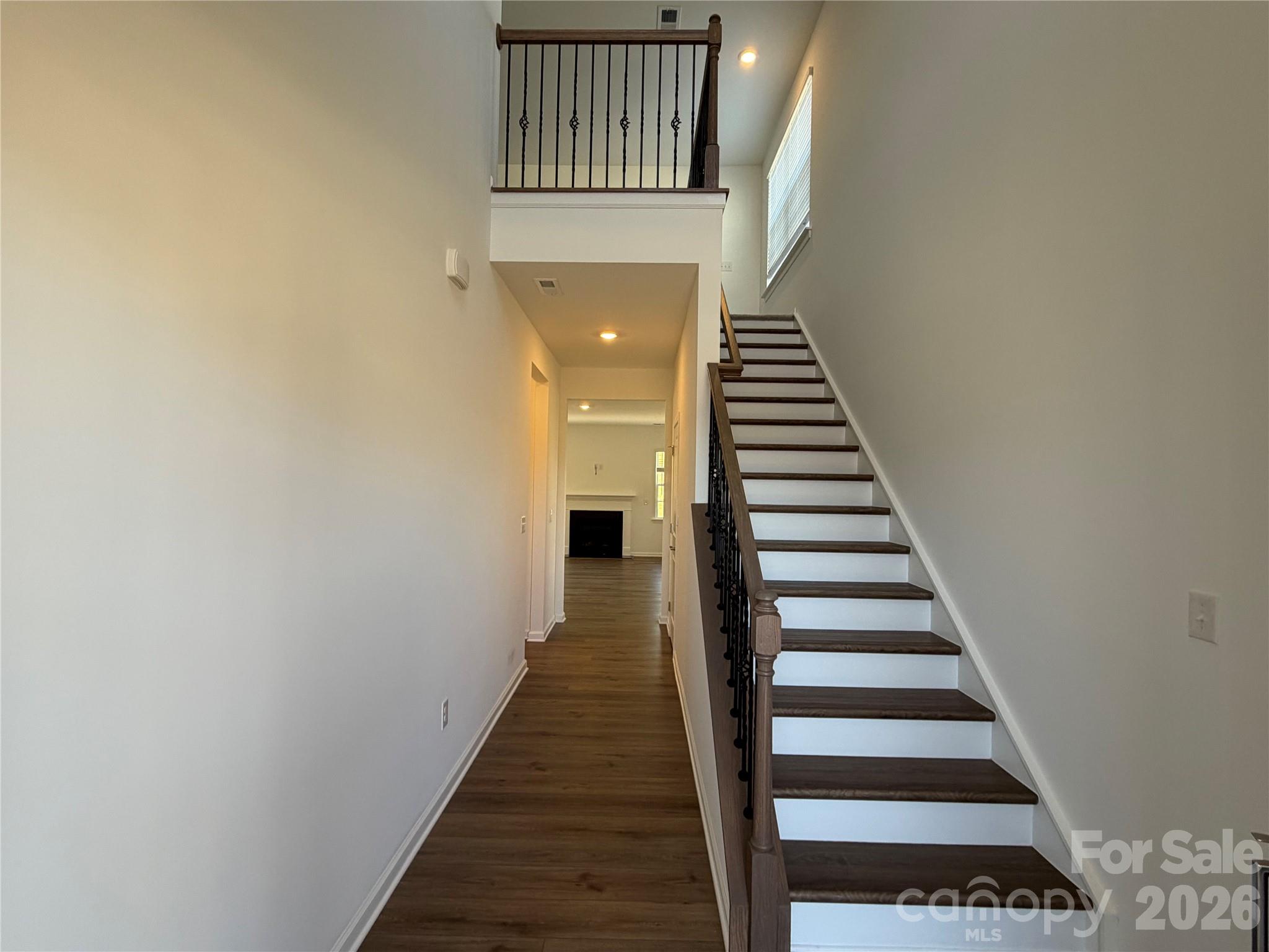 Single Family Residence at 1540 Swallow Tail Drive, Belmont, photo 4 of 33