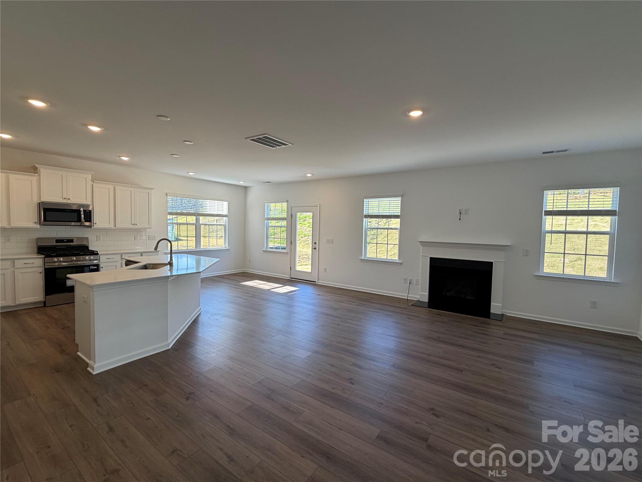 Single Family Residence at 1540 Swallow Tail Drive, Belmont, photo 6 of 33