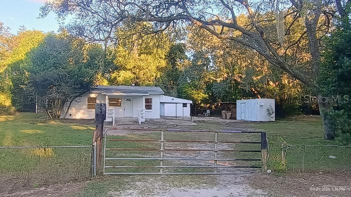 Single Family Residence at 40400 SUNSET DR, EUSTIS, photo 2 of 12