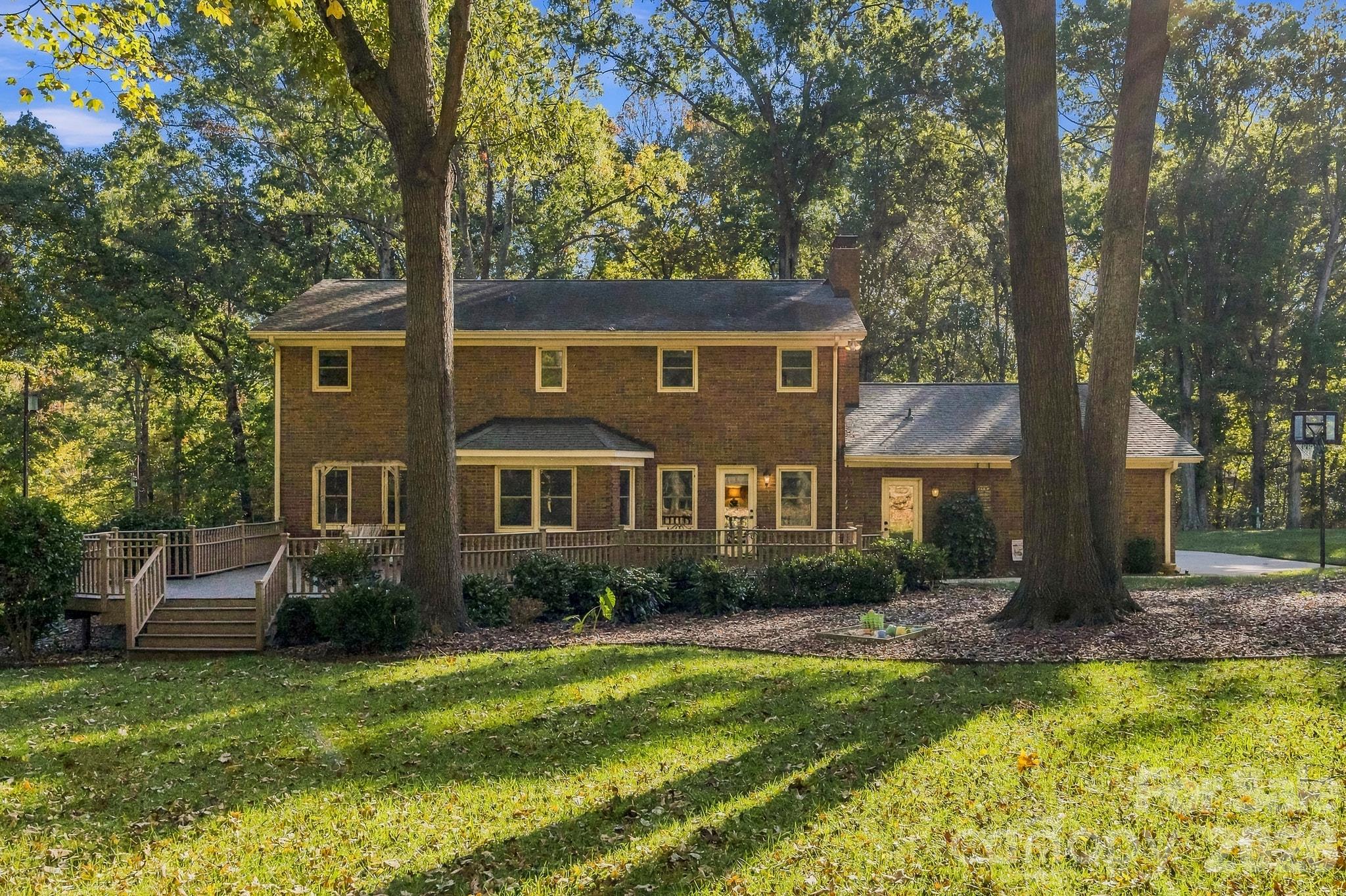 Single Family Residence at 405 Hillcrest Drive, Harrisburg, photo 44 of 48