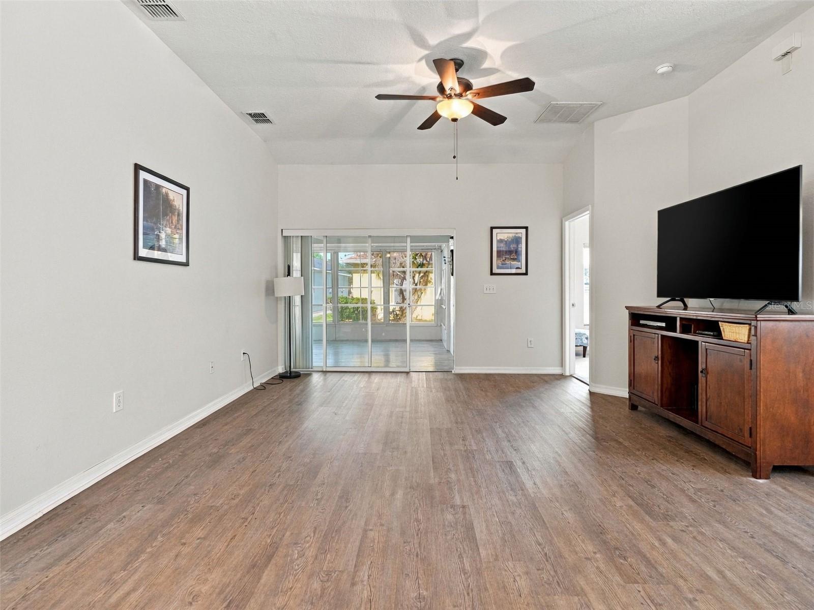 Single Family Residence at 9608 ROLLING CIR, SAN ANTONIO, photo 5 of 48