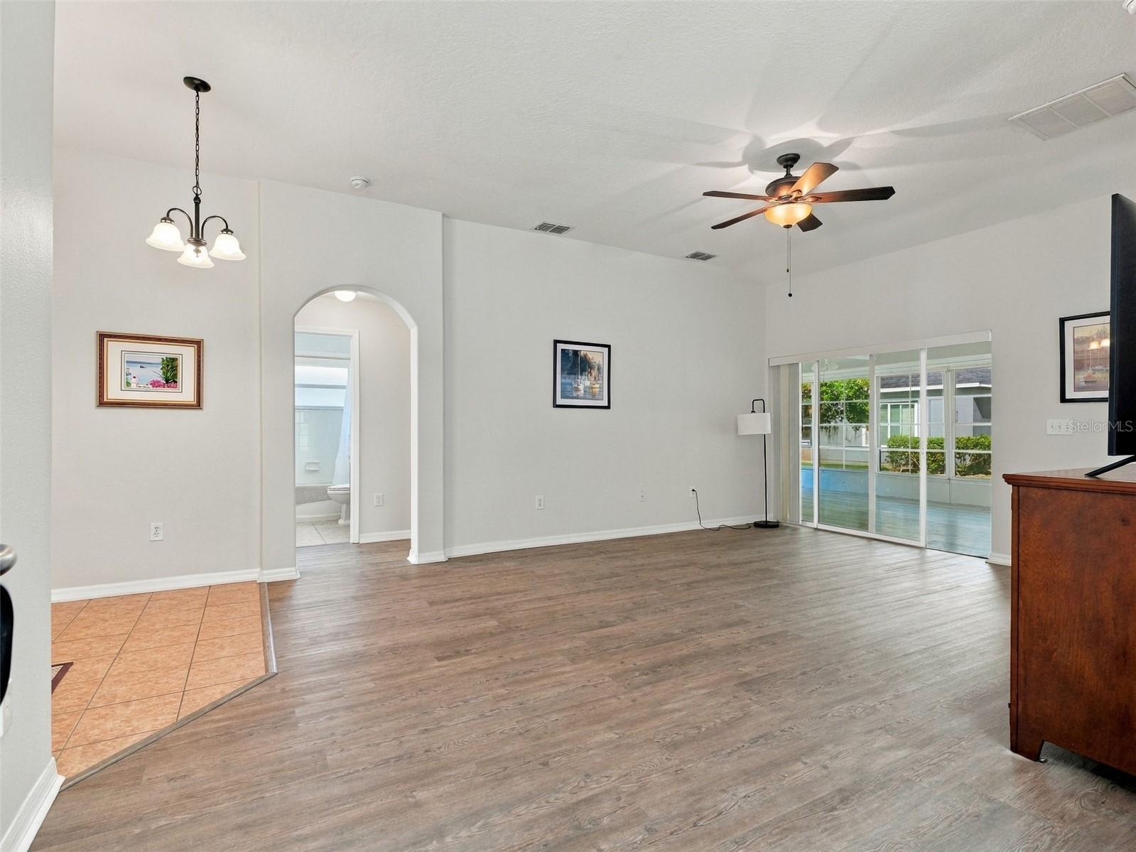 Single Family Residence at 9608 ROLLING CIR, SAN ANTONIO, photo 7 of 48