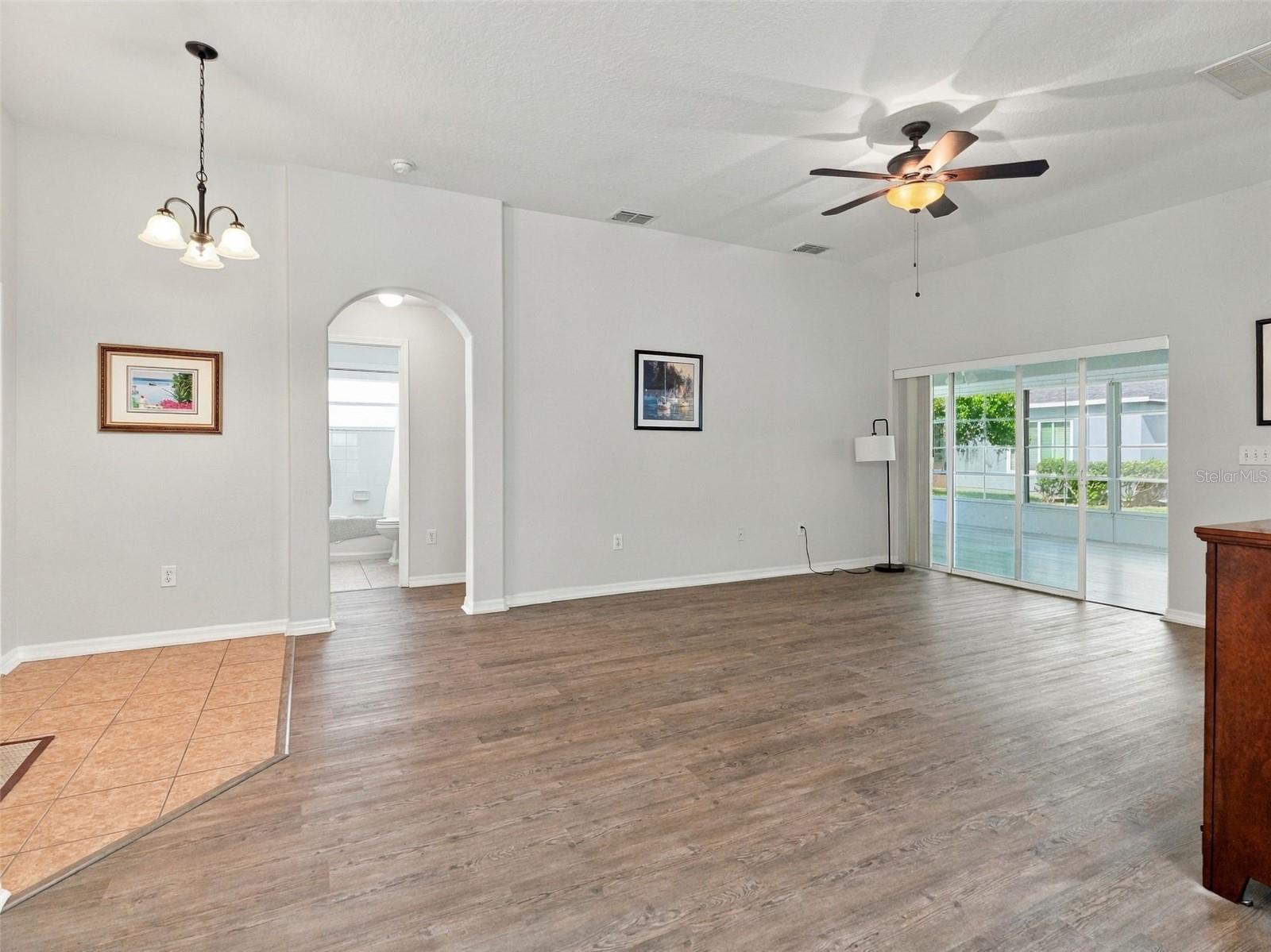Single Family Residence at 9608 ROLLING CIR, SAN ANTONIO, photo 8 of 48