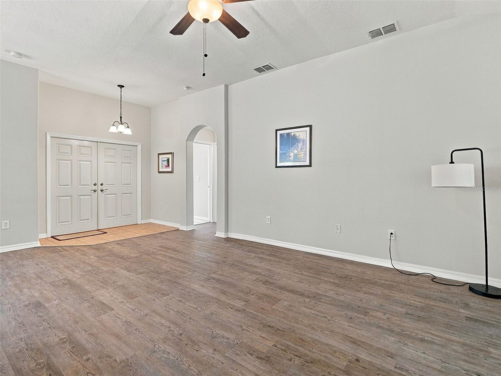 Single Family Residence at 9608 ROLLING CIR, SAN ANTONIO, photo 9 of 48