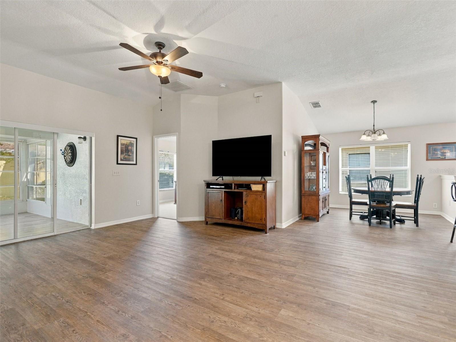 Single Family Residence at 9608 ROLLING CIR, SAN ANTONIO, photo 10 of 48